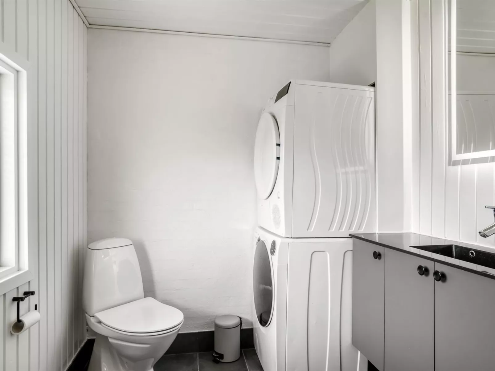 "Månviva" - 250m from the sea - Binnen