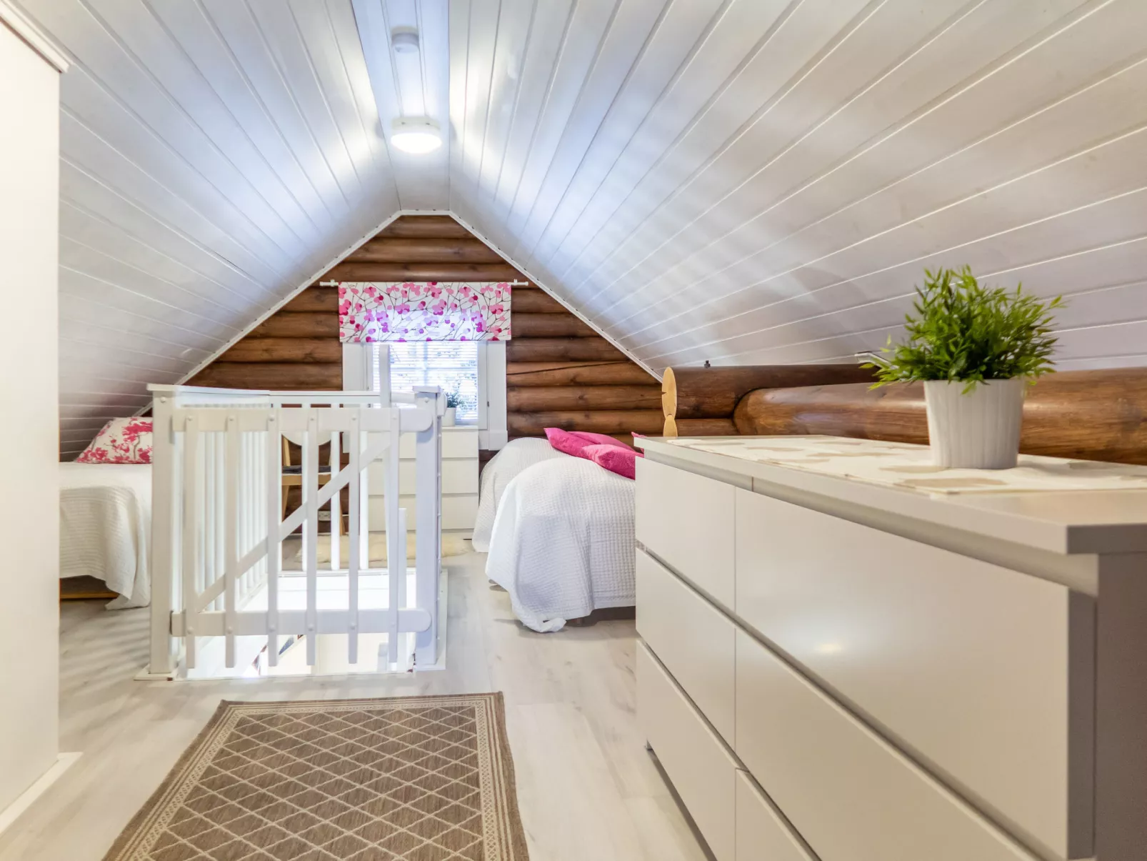 Linnanhelmi (ent. metsäpeura) - Binnen