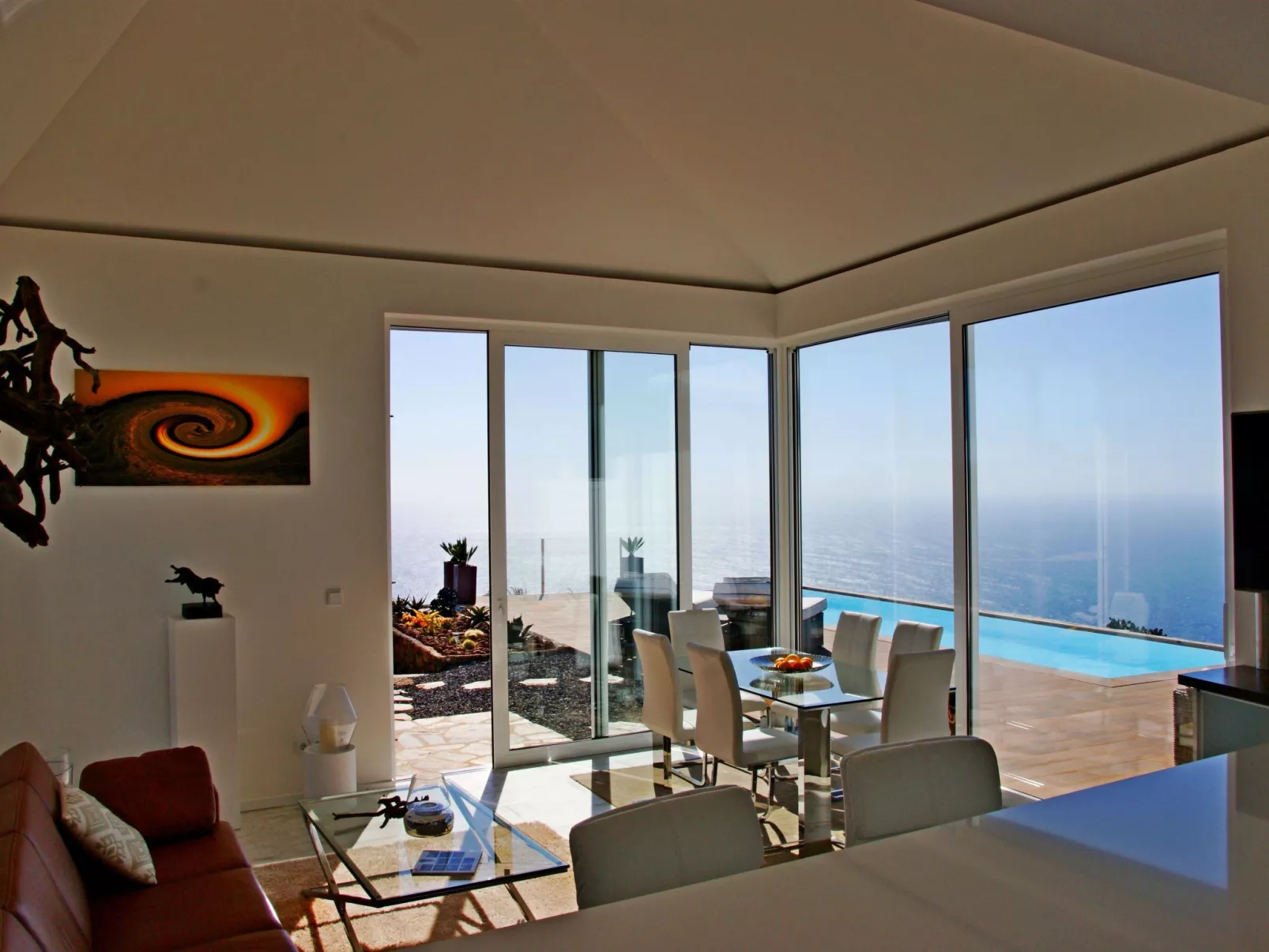 Moderne Architekten-Villa mit Infinity-Pool und Meerblick - Image-tags.info