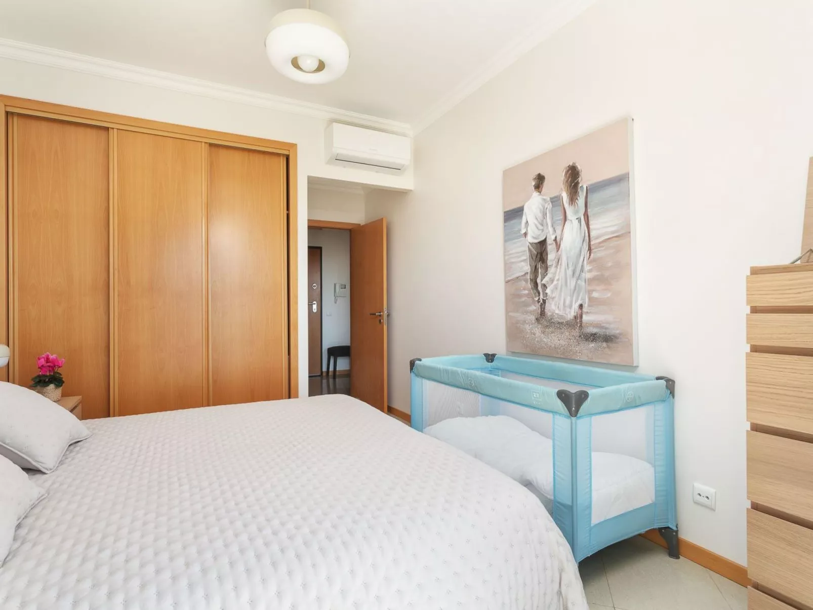 "Elena 2" mit Blick auf das Wasser - Image-tags.info