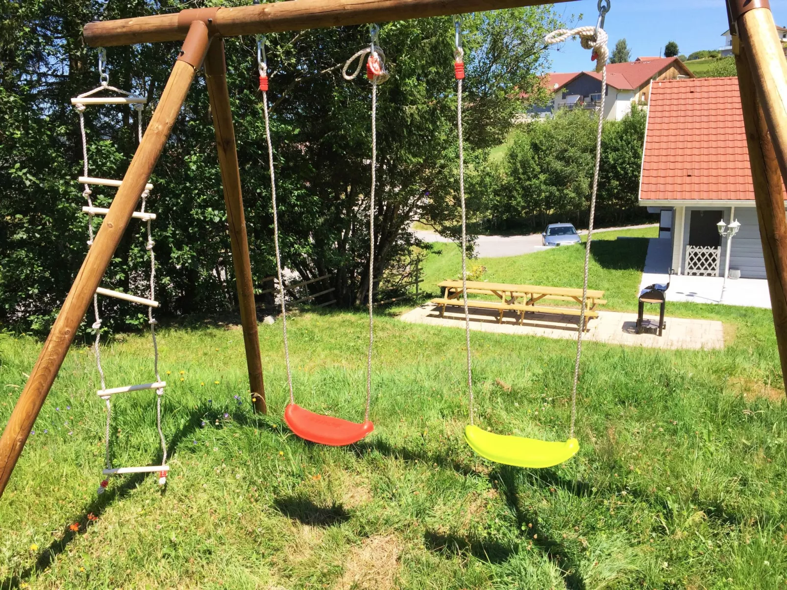 Chalet "Le Flocon Bleu" mit Blick auf das Wasser - Image-tags.info