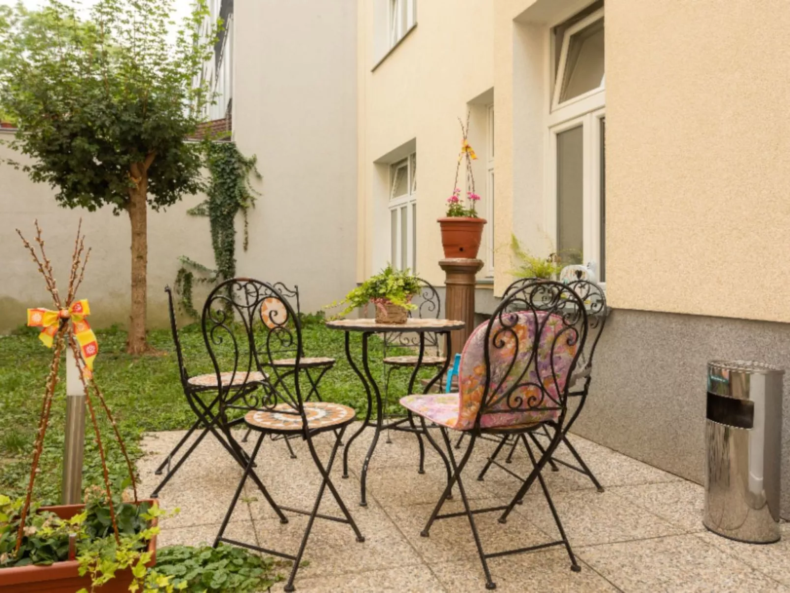 Große Ferienwohnung in Fünfhaus mit Garten - Image-tags.info