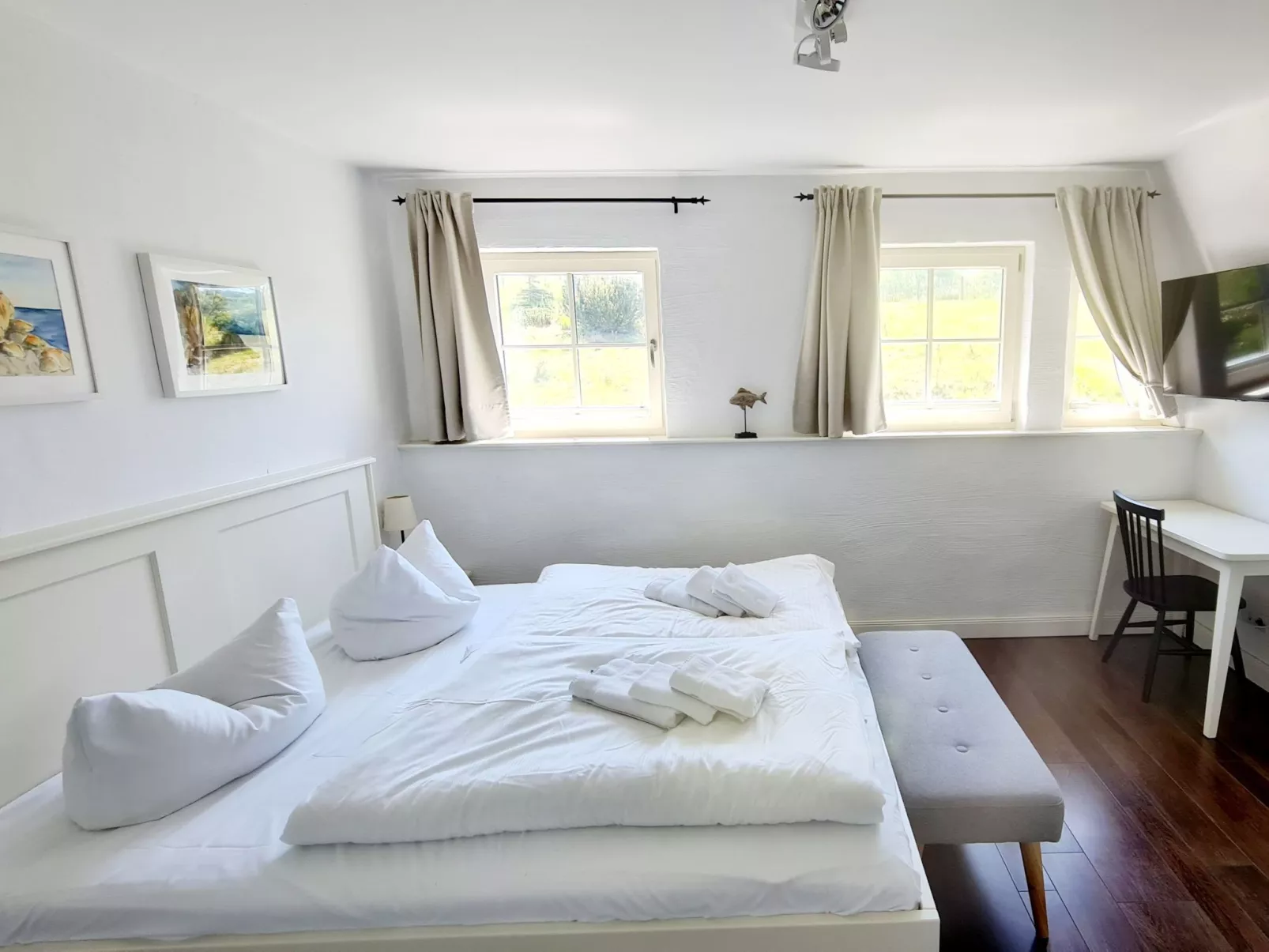 TRADITIONELLES REETDACHHAUS MIT SAUNA, KAMINOFEN UND PRIVATEM WASSERZUGANG - Image-tags.info