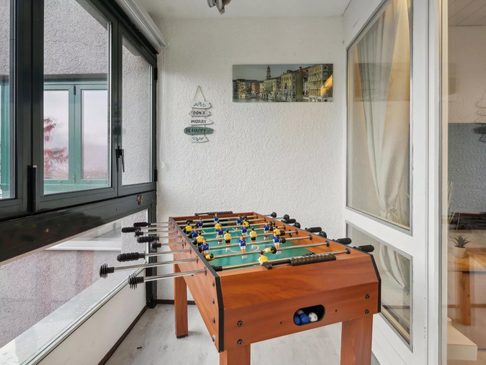 4 Seasons Apartment - Image-tags.info