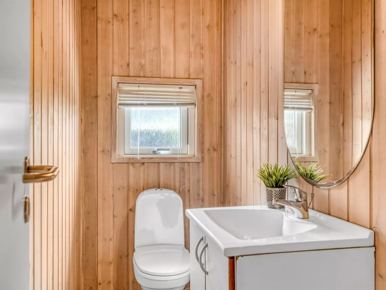 "Alisa" - 1.9km from the sea - Binnen