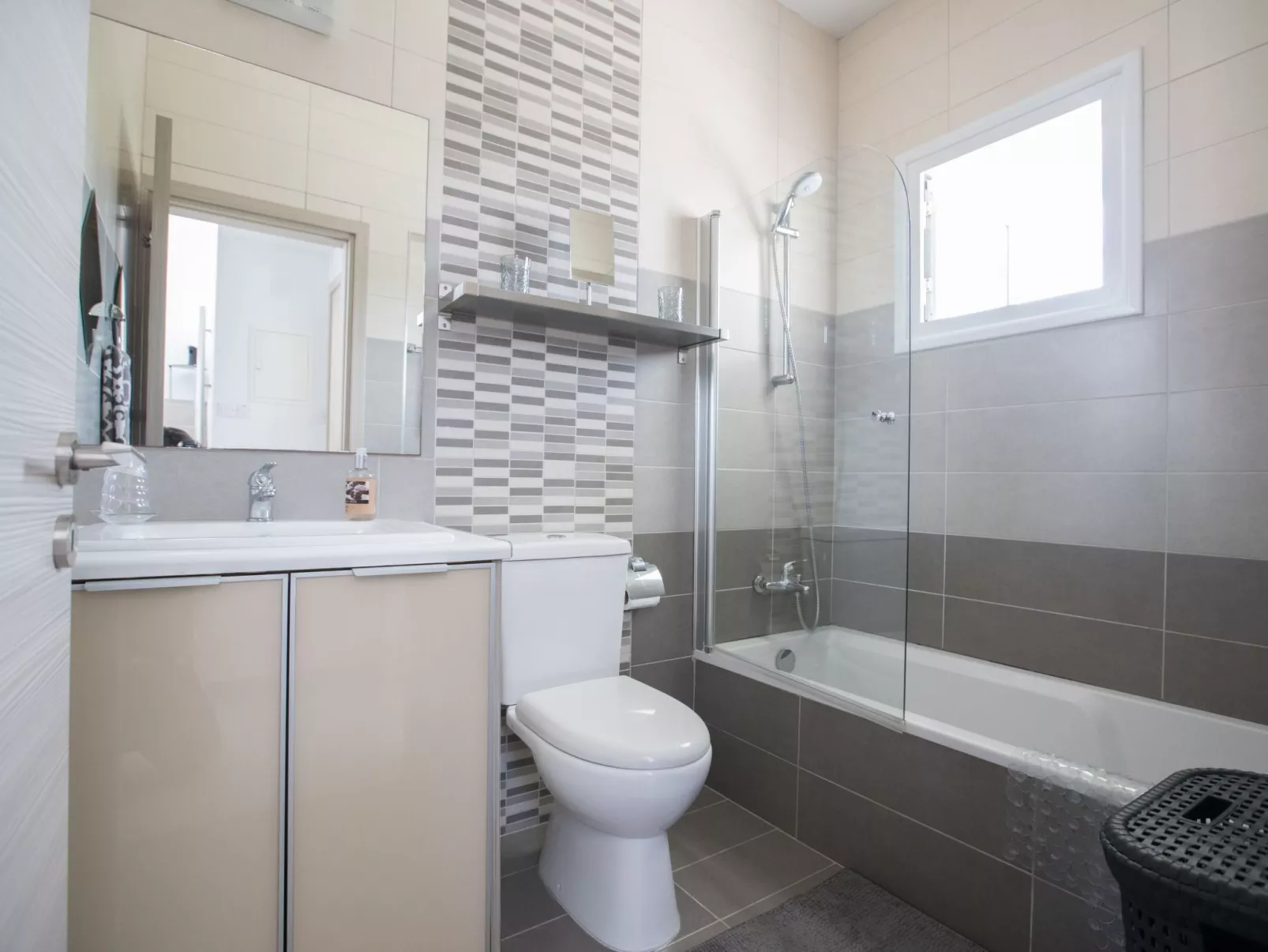 Moderne 4-Schlafzimmer-Villa im Zentrum von Protaras - Image-tags.info