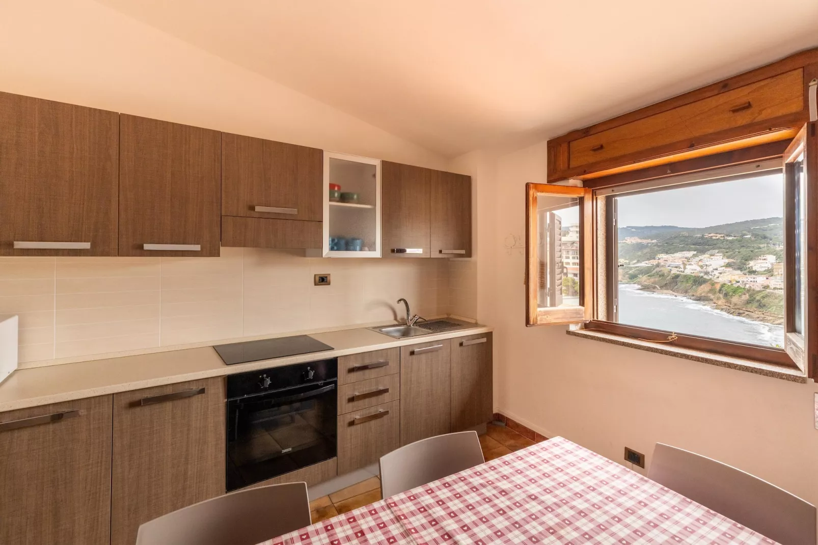 QUADRILOCALE CASTELSARDO CENTRO-Keuken