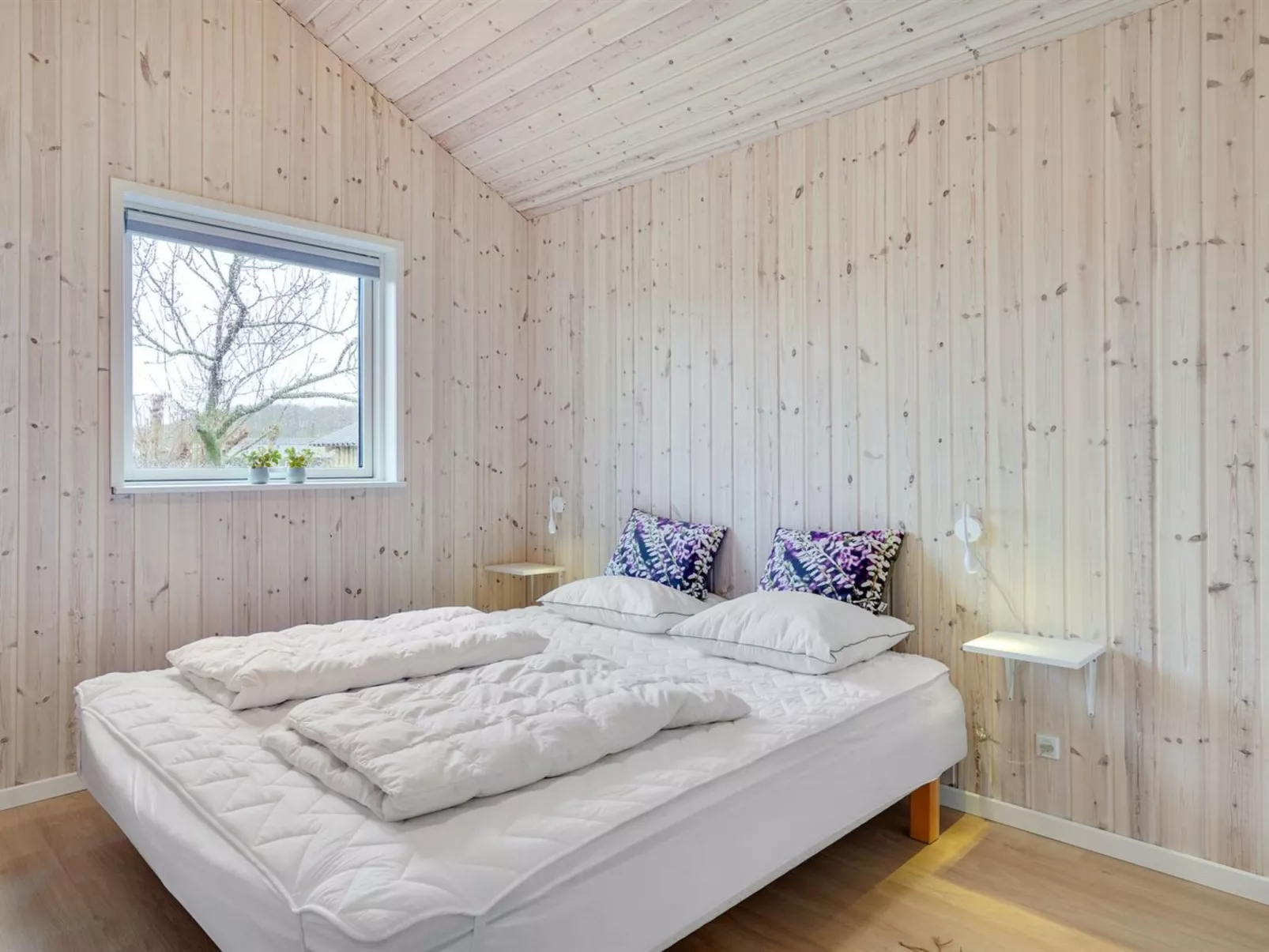 "Flicka" - 275m from the sea-Binnen