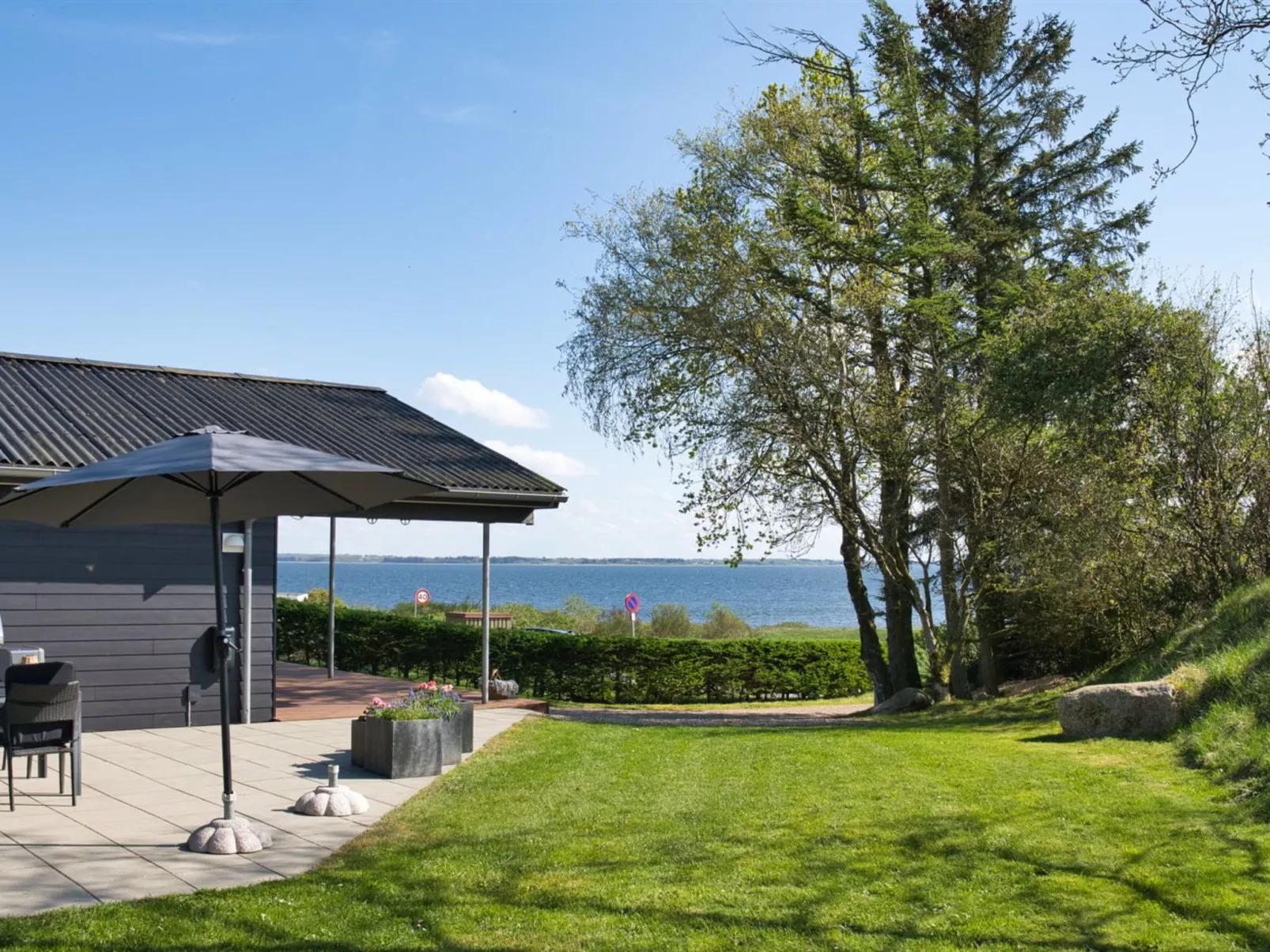 "Elissa" - 50m to the fjord-Buiten