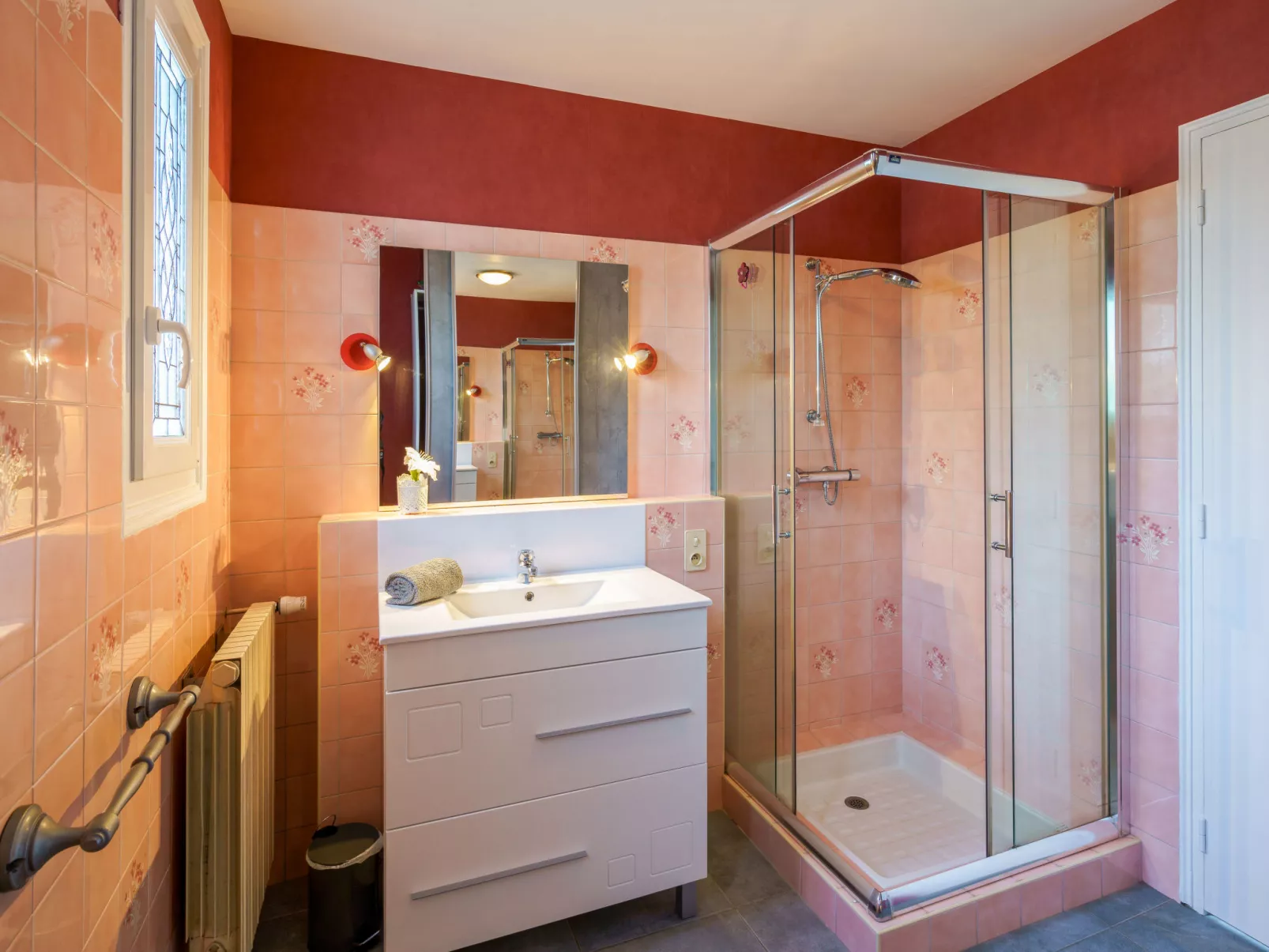 Les Volets Rouges - Binnen