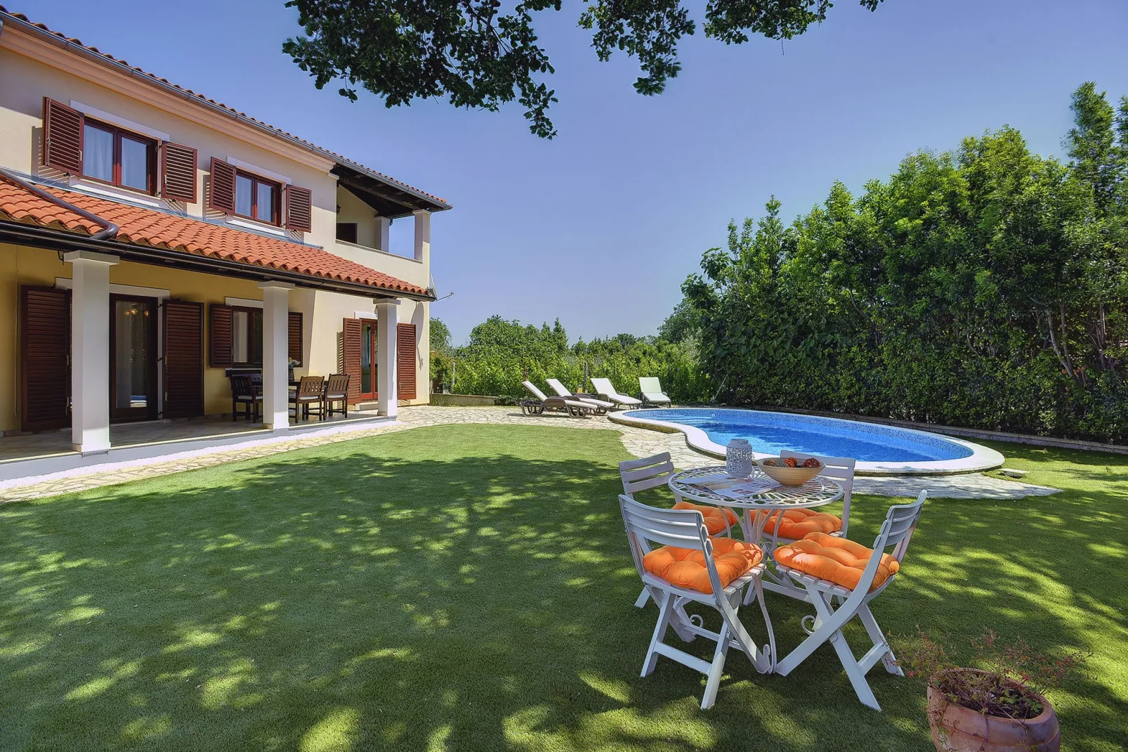 Villa Nina-Tuinen zomer