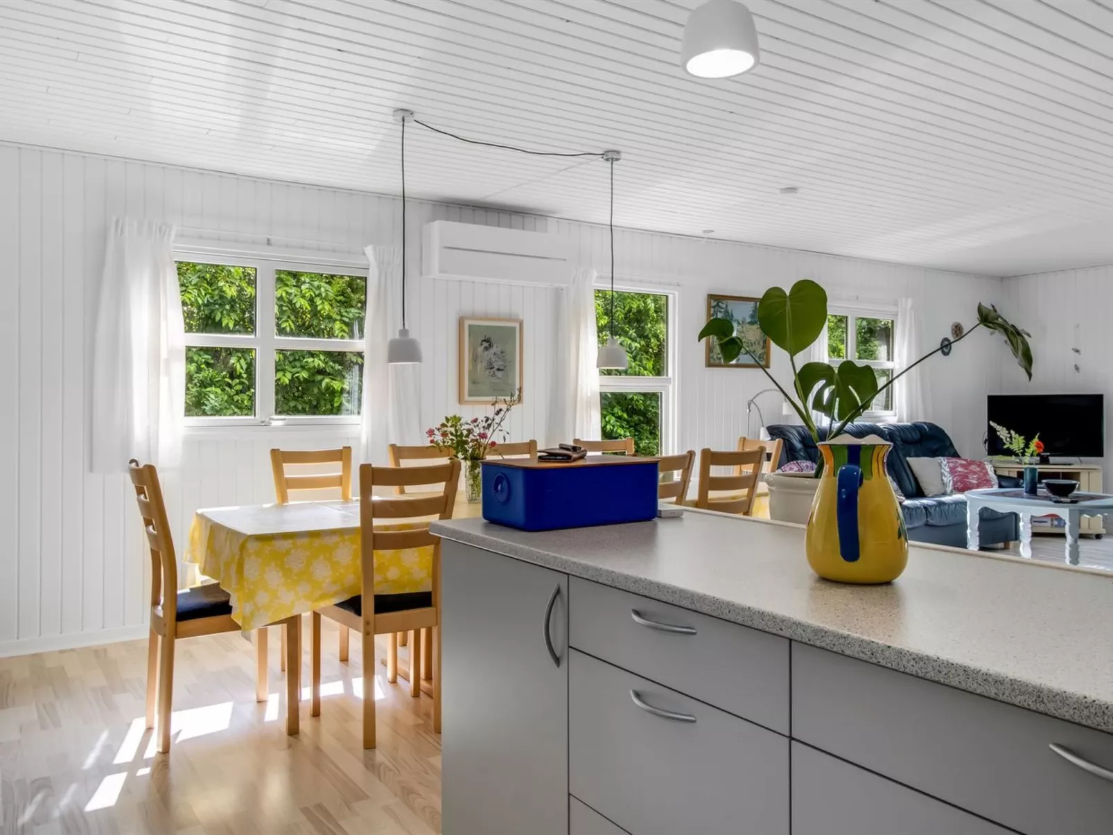 "Matias" - 30km from the sea-Binnen