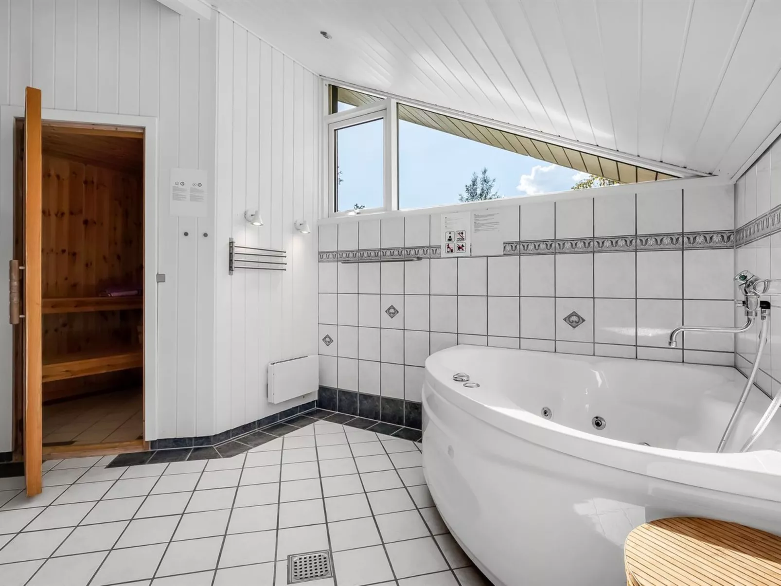 "Margrethe" - 600m from the sea-Binnen