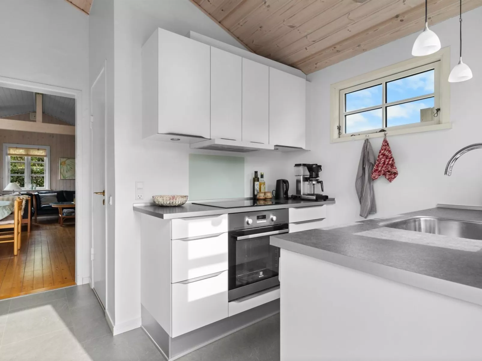 "Lenya" - 60m from the sea - Binnen