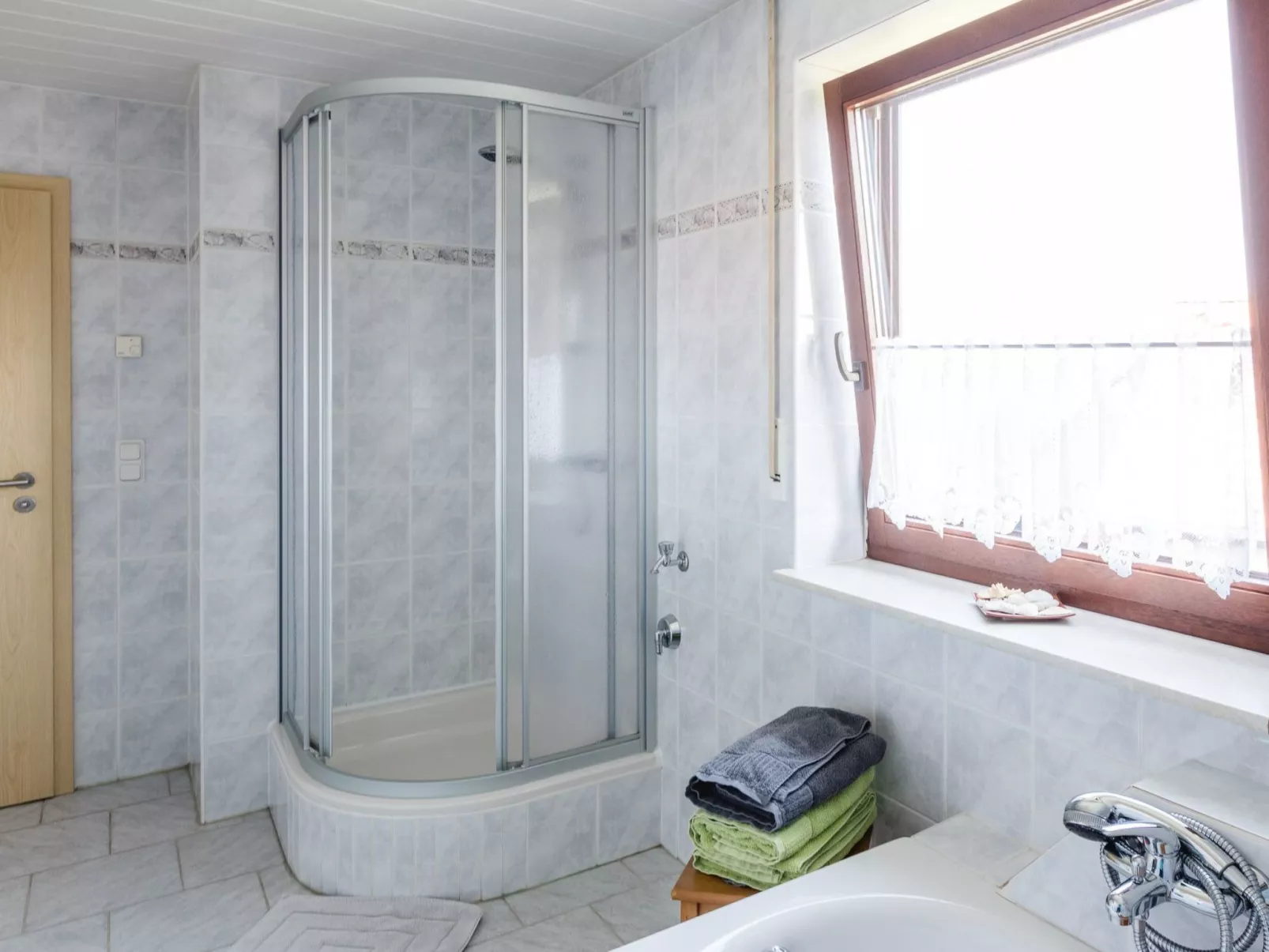 Mit Parkplatz und Fahrradunterstellmöglichkeit mit Balkon nah am Wald - Image-tags.info