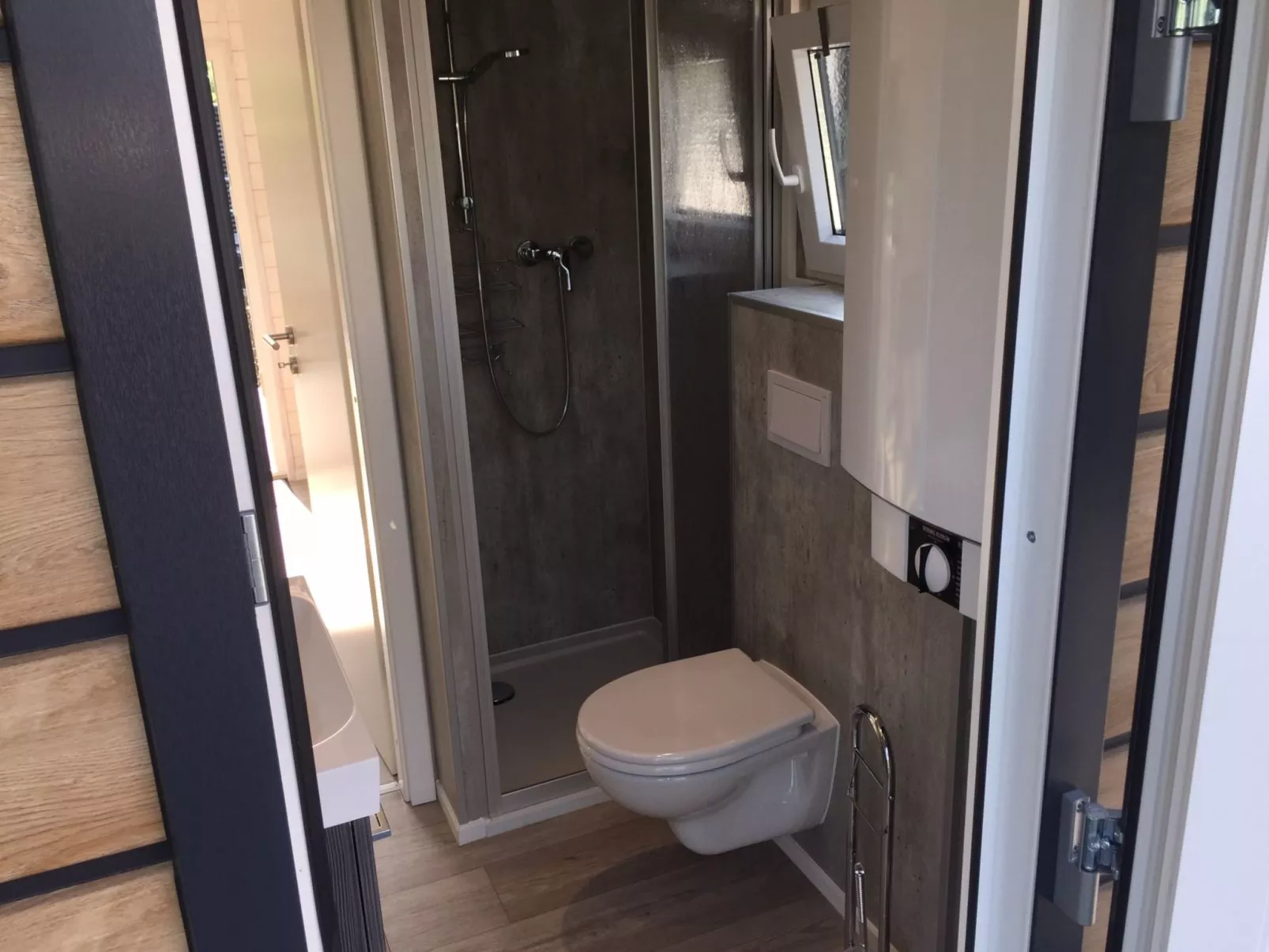 Hausboot KHT 1 Lacet mit Elektrokamin im Salon, 1 Schlafraum, Küche, Duschbad m - Image-tags.info