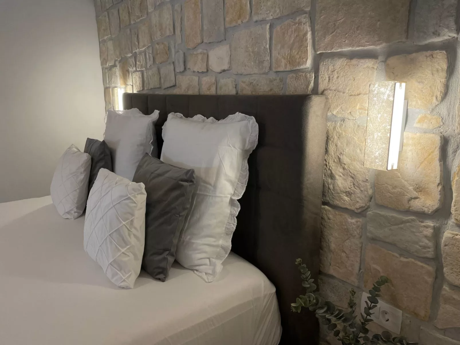 Stonehouse-Pag - Image-tags.info