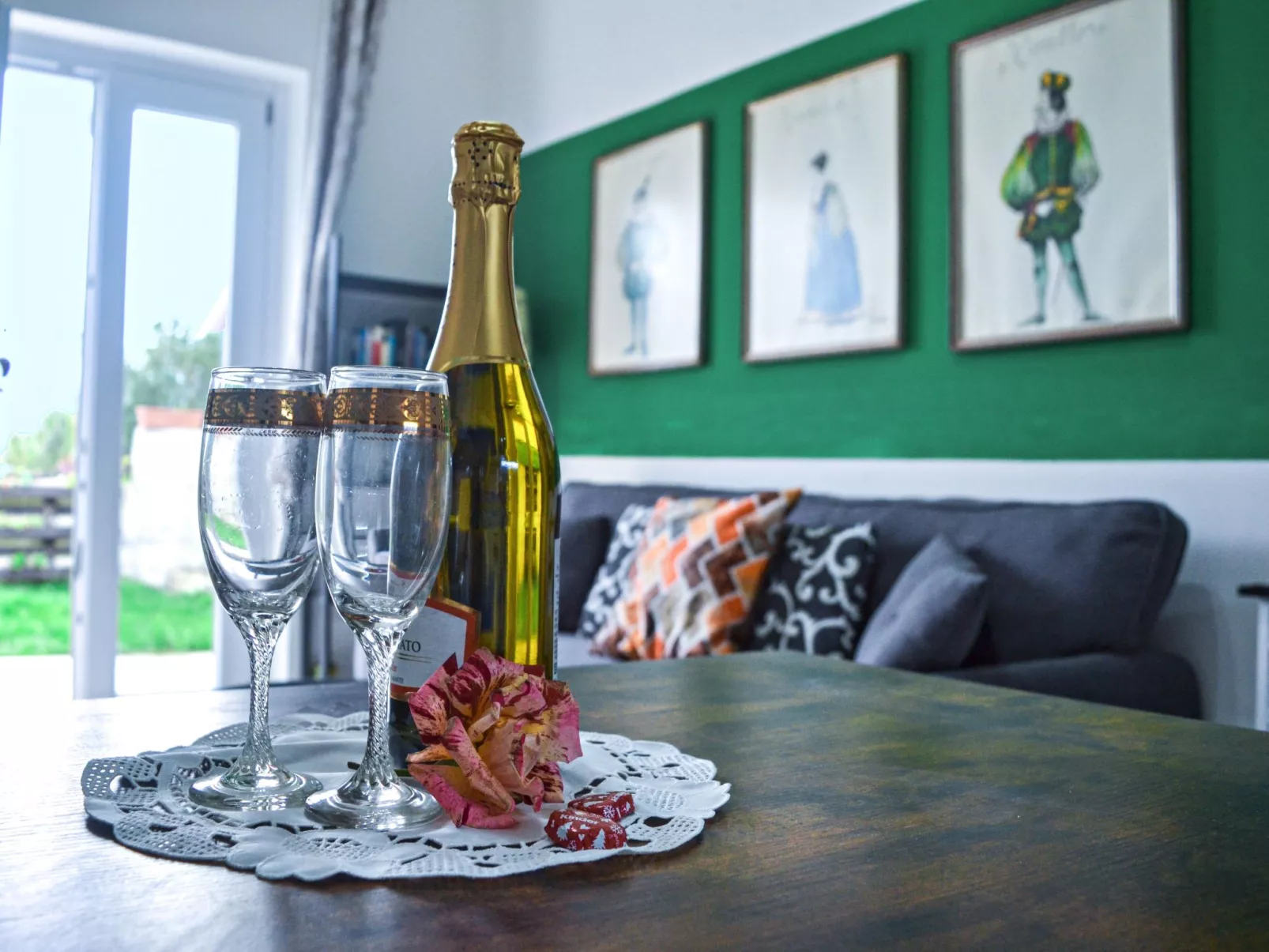 Mit privatem Garten, Meerblick und Gemeinschaftspool - Image-tags.info