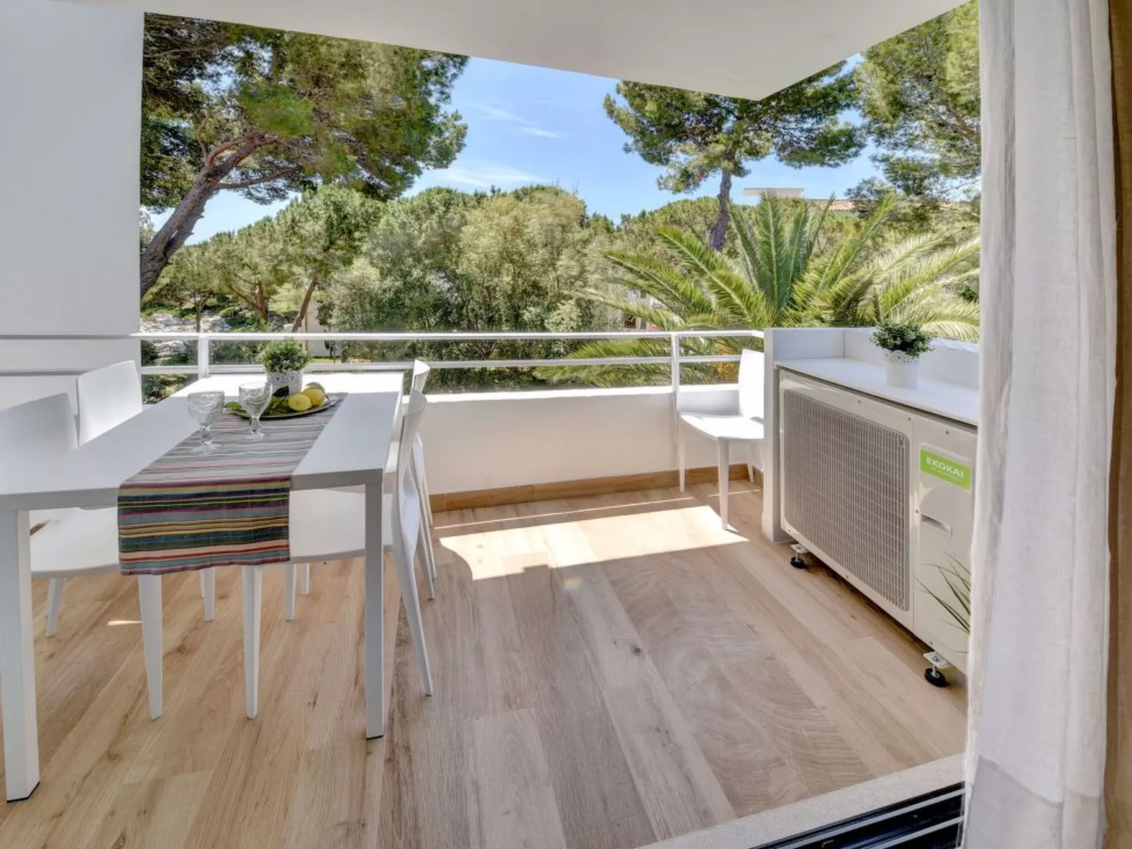 Neu renoviertes, modernes Apartment für 4 Personen, direkt an der Cala Ferrera - Buiten