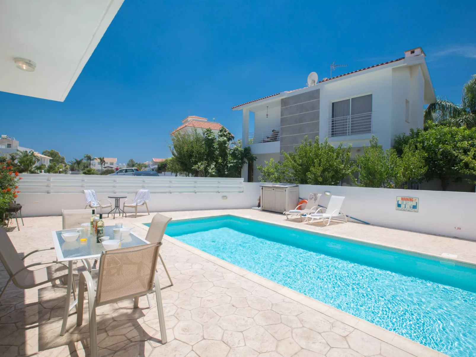 Helle Ferienvilla mit Pool - Image-tags.info