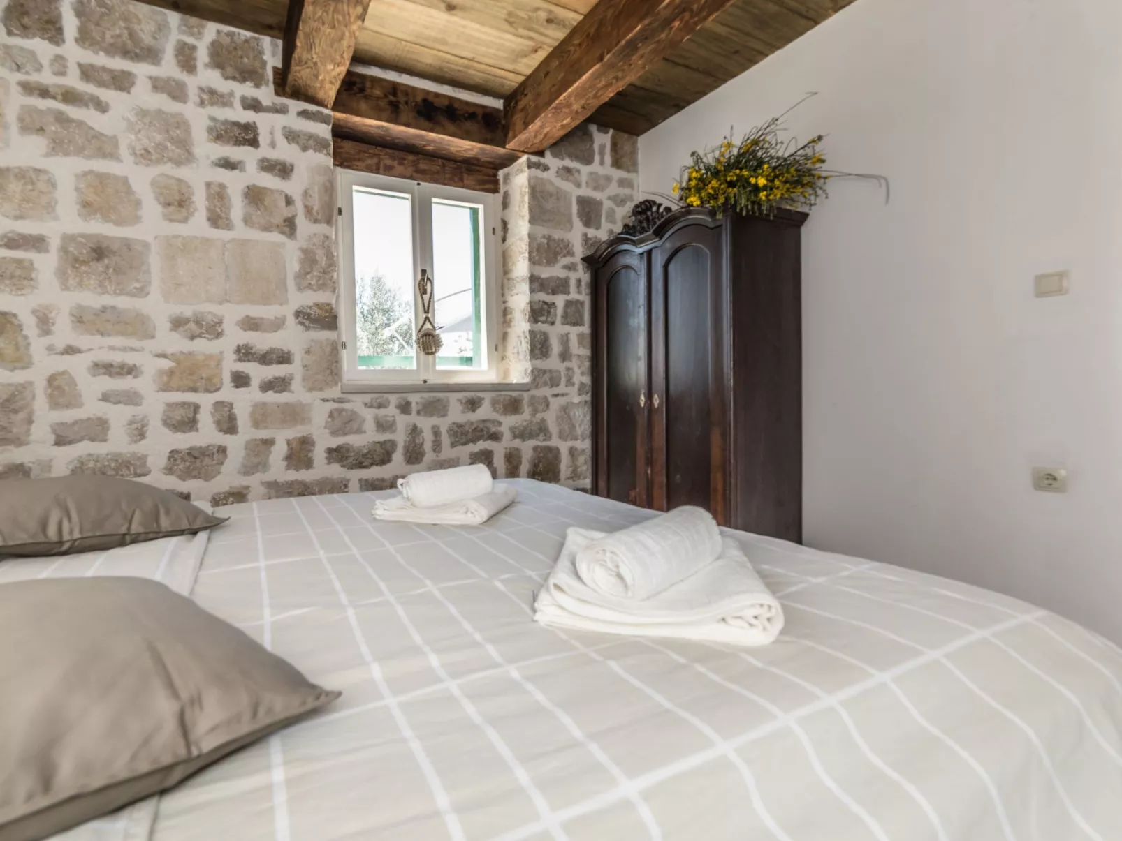 "Lipa" mit Schwimmbad - Image-tags.info