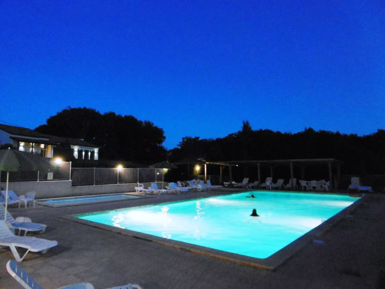 Domaine "Le Fournil" mit Jacuzzi - Buiten