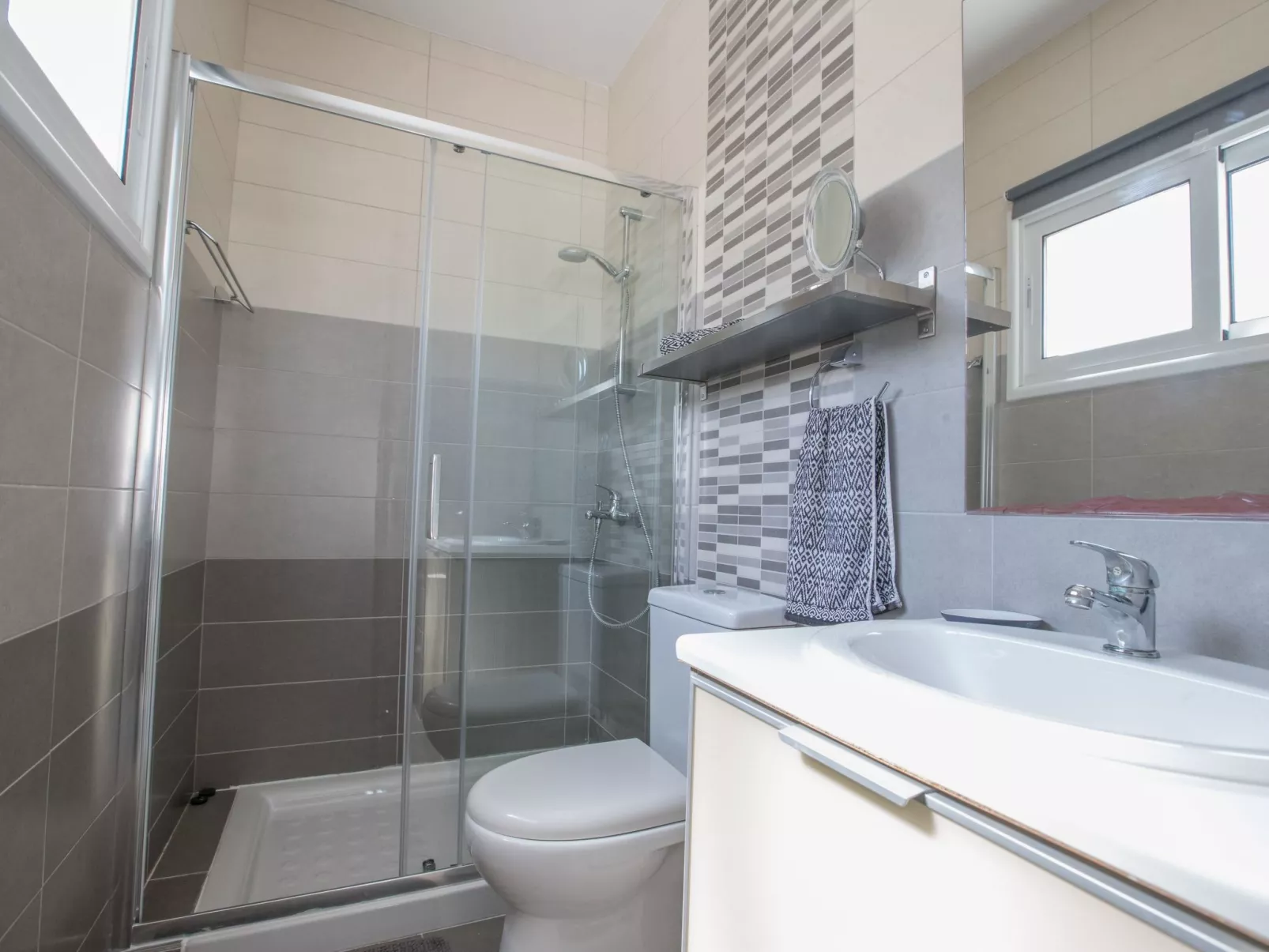 Moderne 4-Schlafzimmer-Villa im Zentrum von Protaras - Image-tags.info