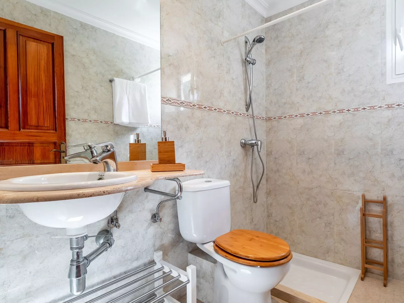 Exklusive Villa mit Meerblick und privatem Pool - Image-tags.info