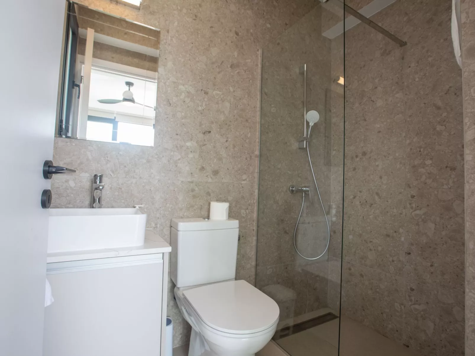 Haus in Paralimni mit Doppelveranda - Image-tags.info