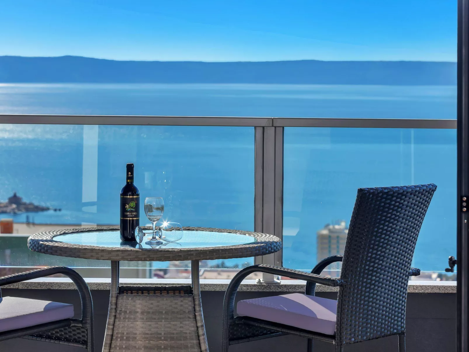 Villa Infinite mit Schwimmbad und Meerblick - Buiten