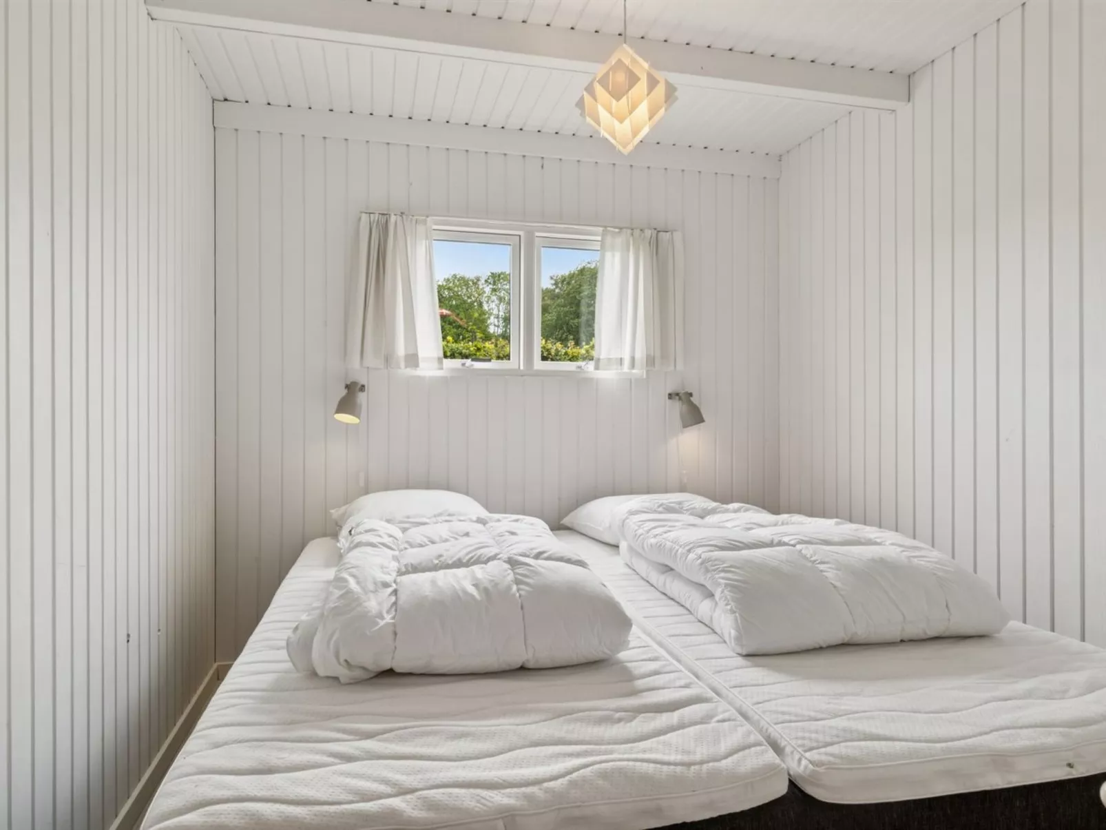 "Bjarni" - 180m from the sea - Binnen