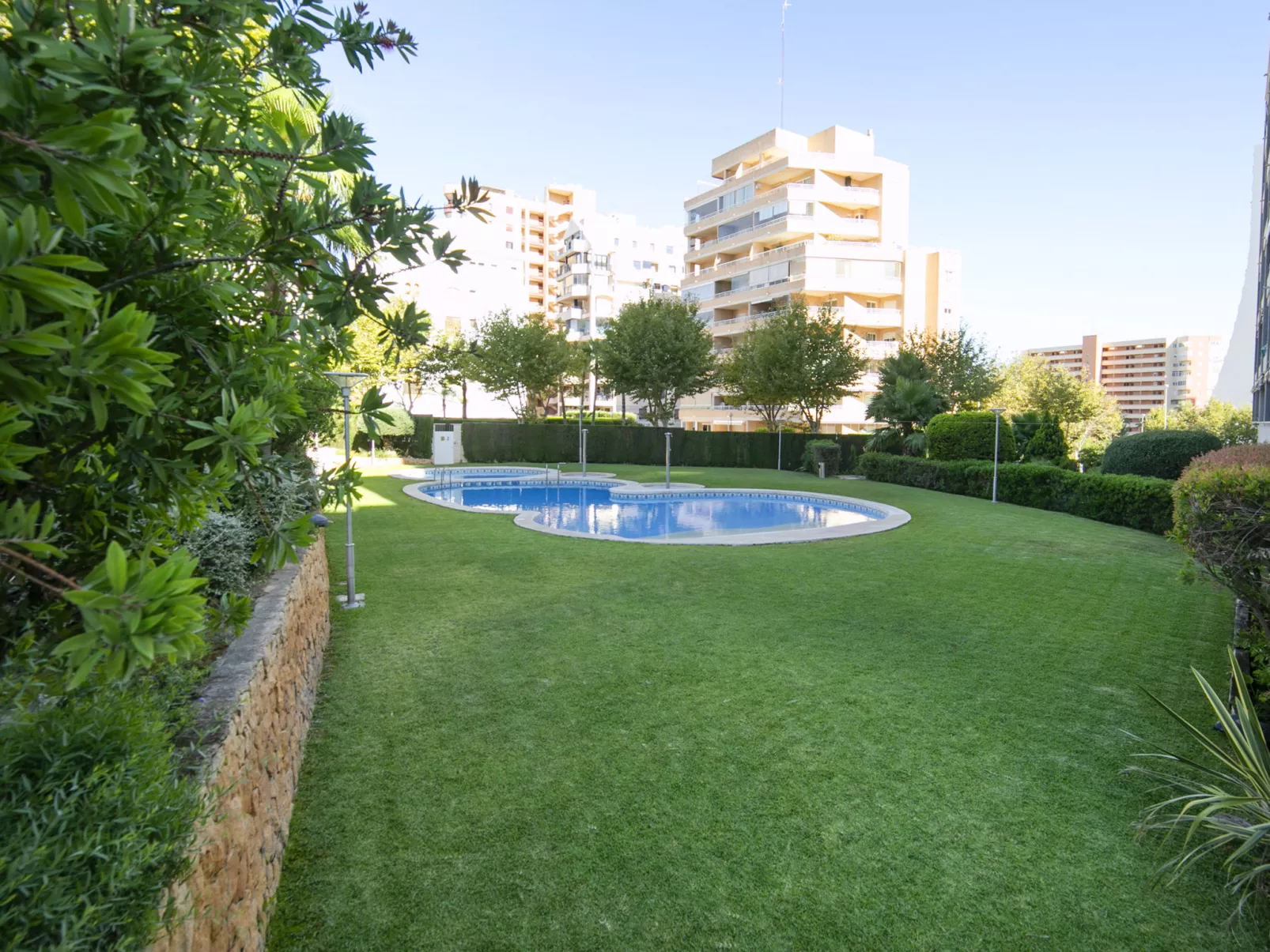 Apolo XVIII - Buiten