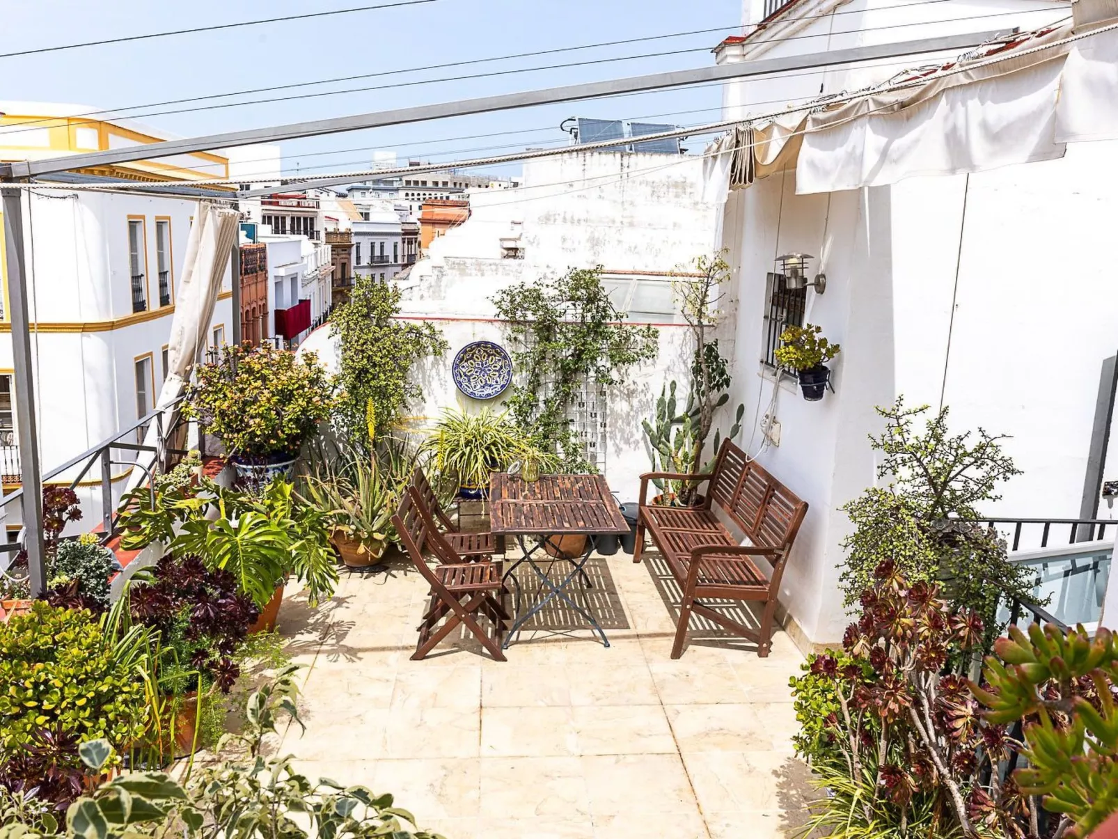 Helle Dach-Maisonette mit riesiger Terrasse - Buiten