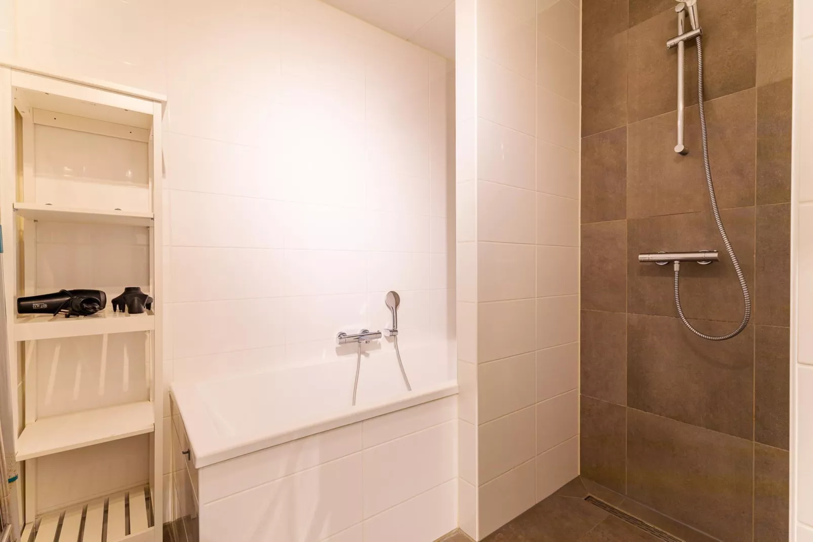 Appartement Duinhof Dishoek 13M - 6 personen de luxe-Badkamer