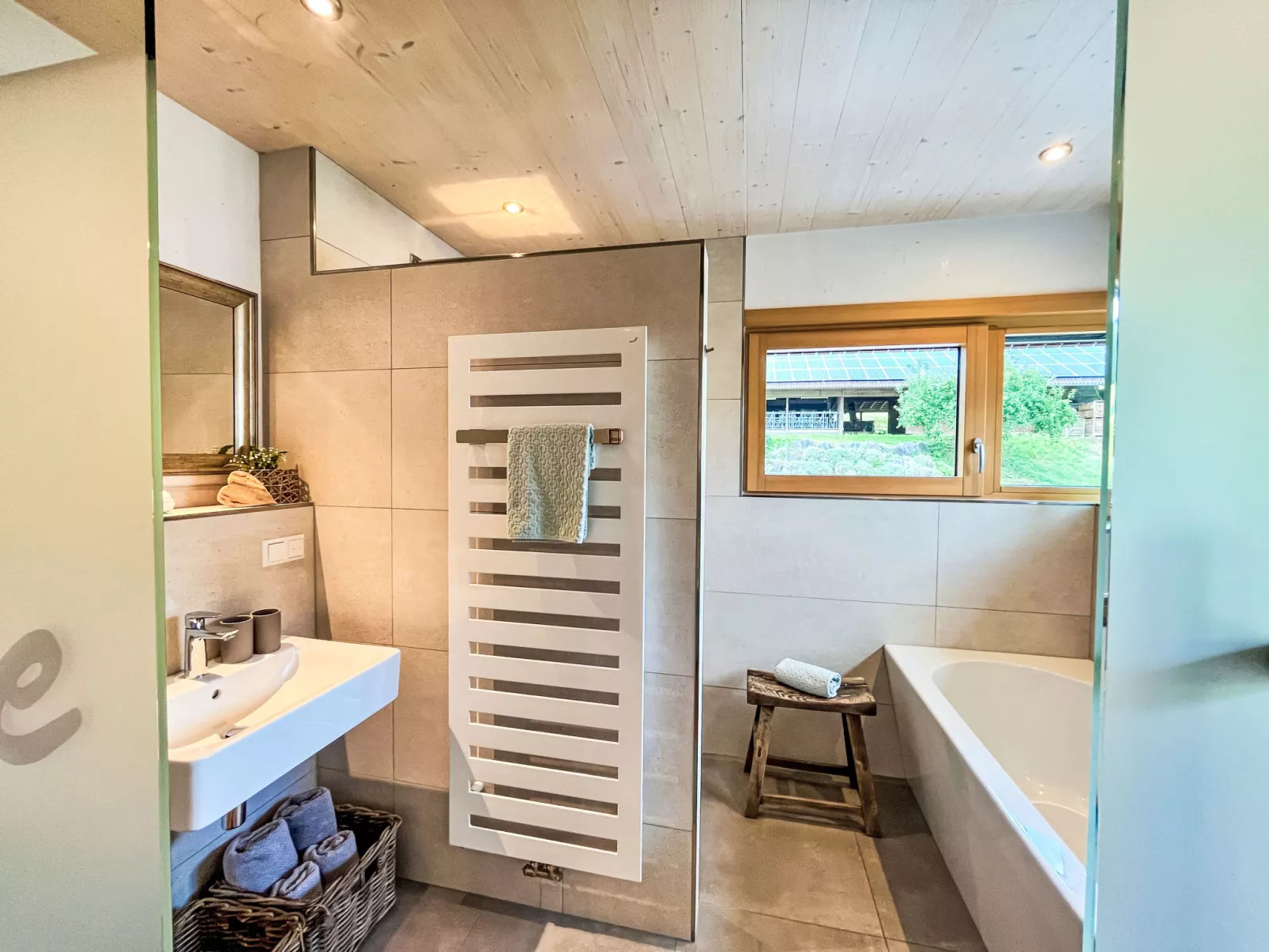 Kinast (HFT201)-Binnen