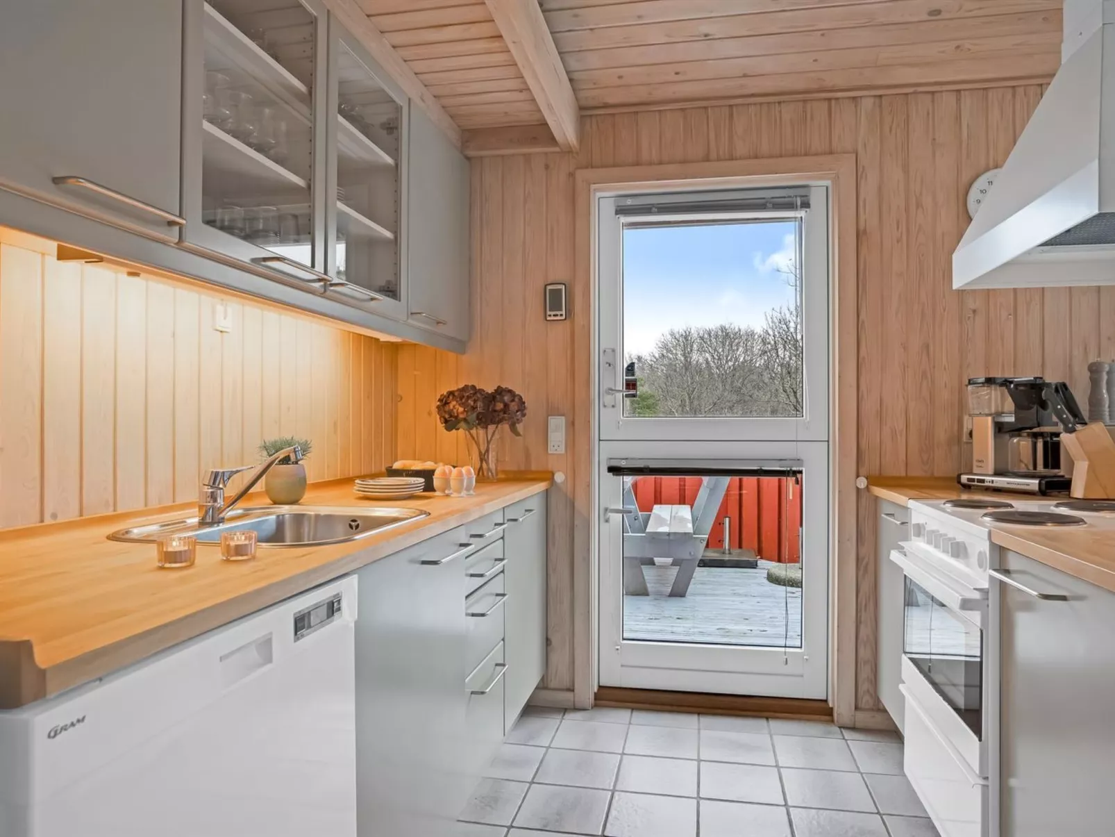 "Anneke" - 2km from the sea-Binnen