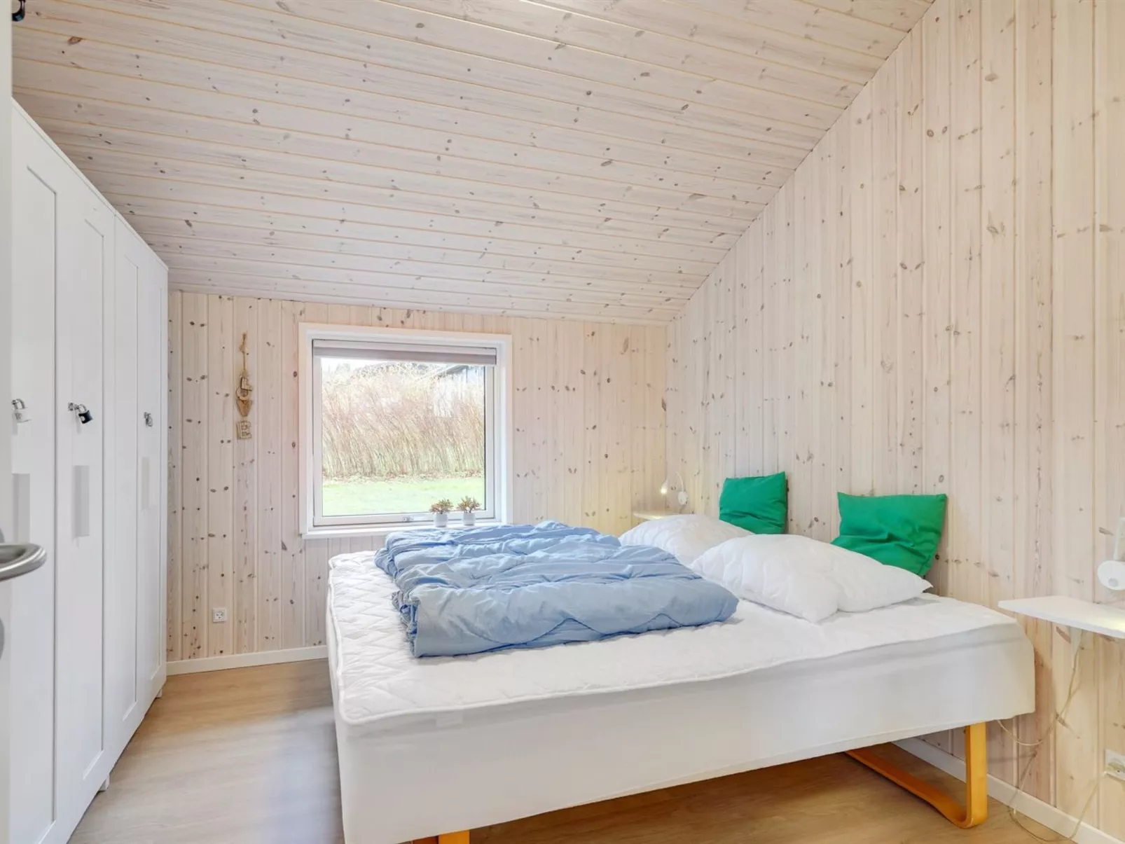 "Flicka" - 275m from the sea-Binnen