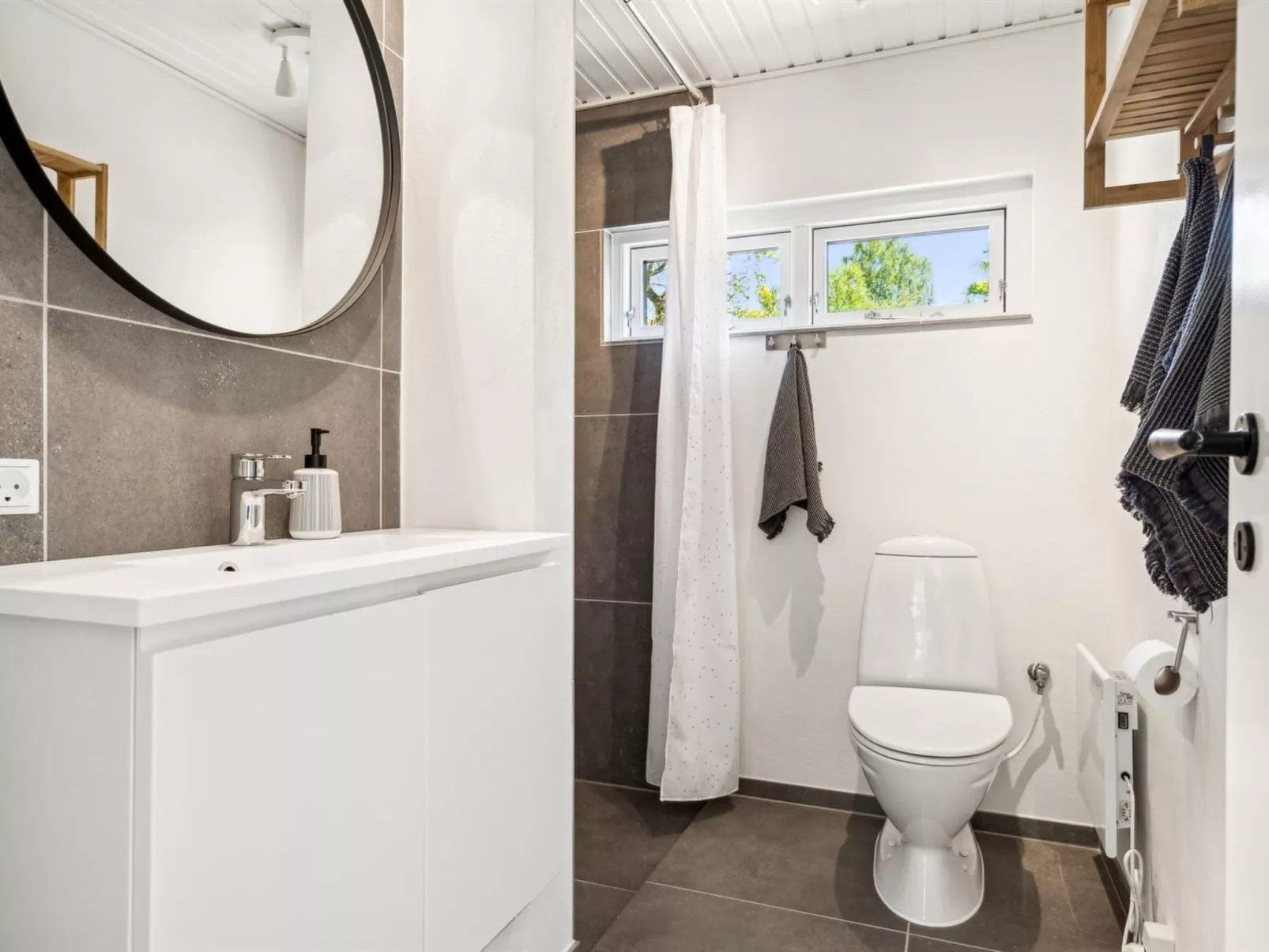 "Roze" - 450m from the sea - Binnen