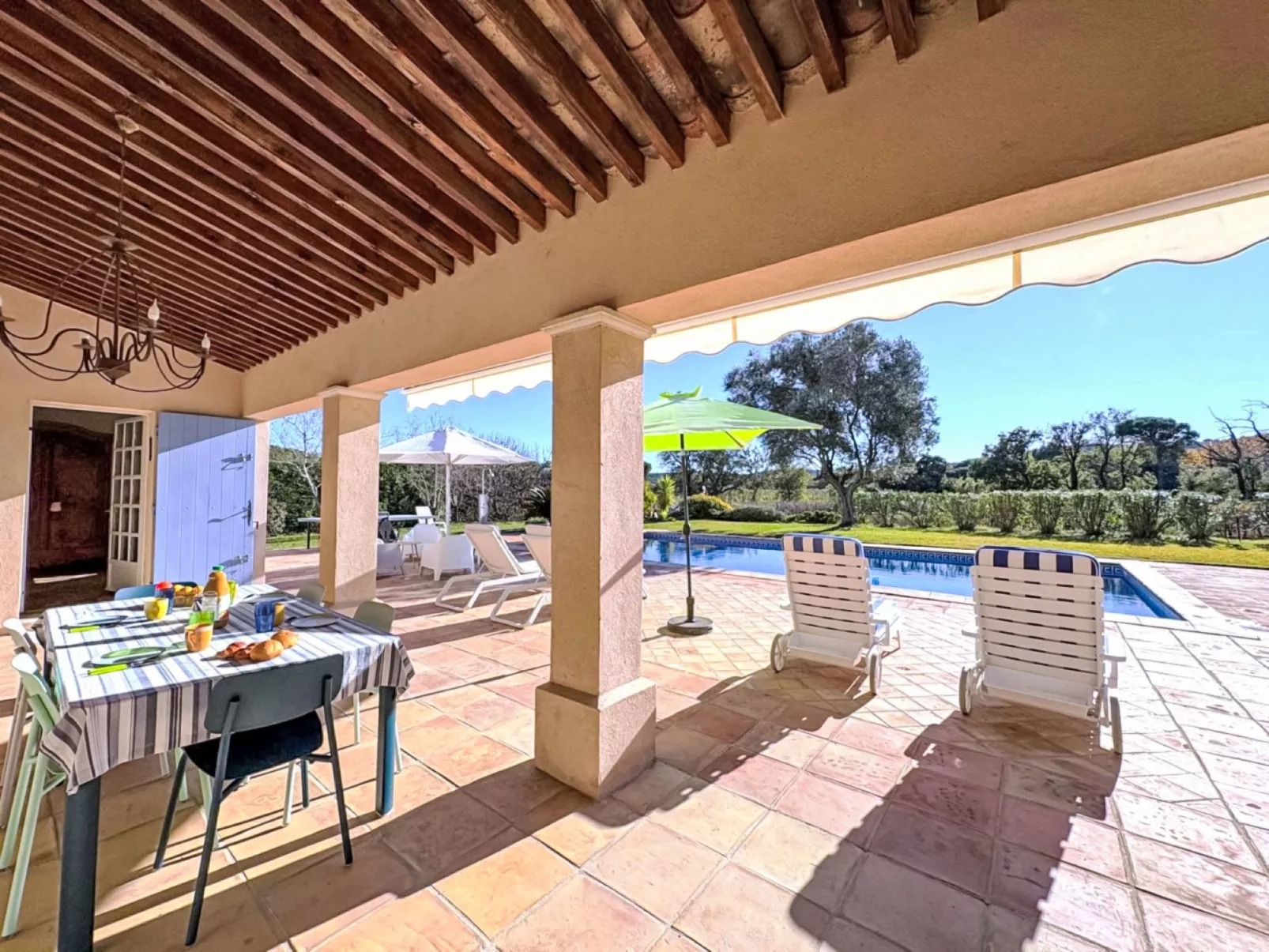 Le Grand Pin - Buiten