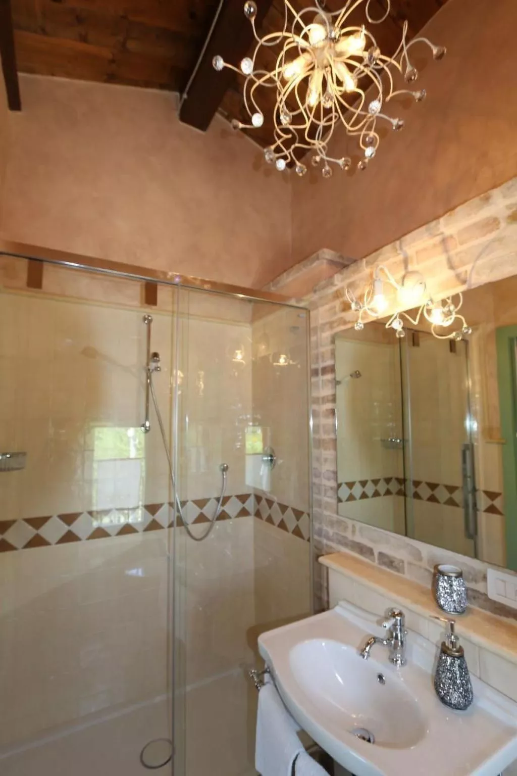 Casa Sacciofa in Monte Rinaldo - Image-tags.info