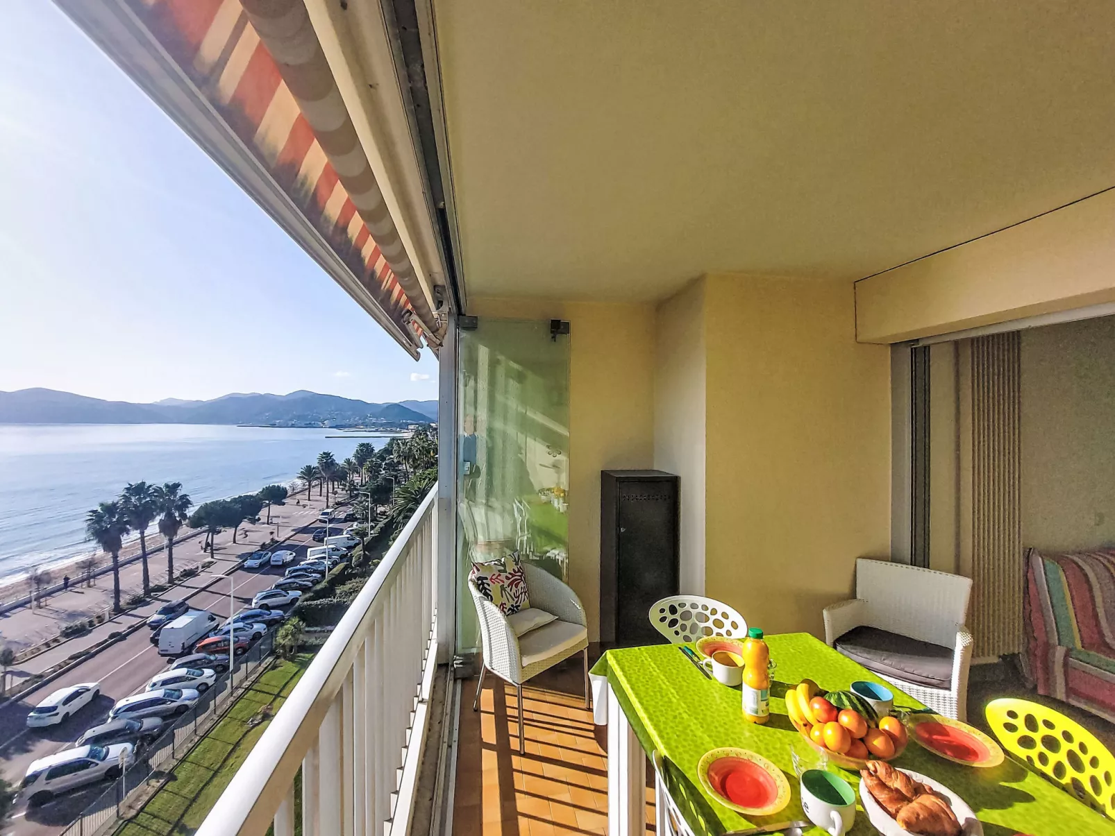 Cannes Midi - Buiten