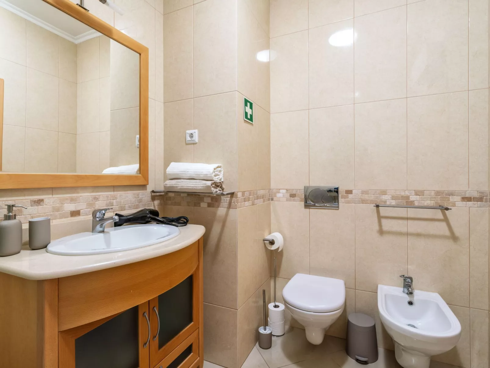 "Elena 1" mit Blick auf das Wasser - Image-tags.info