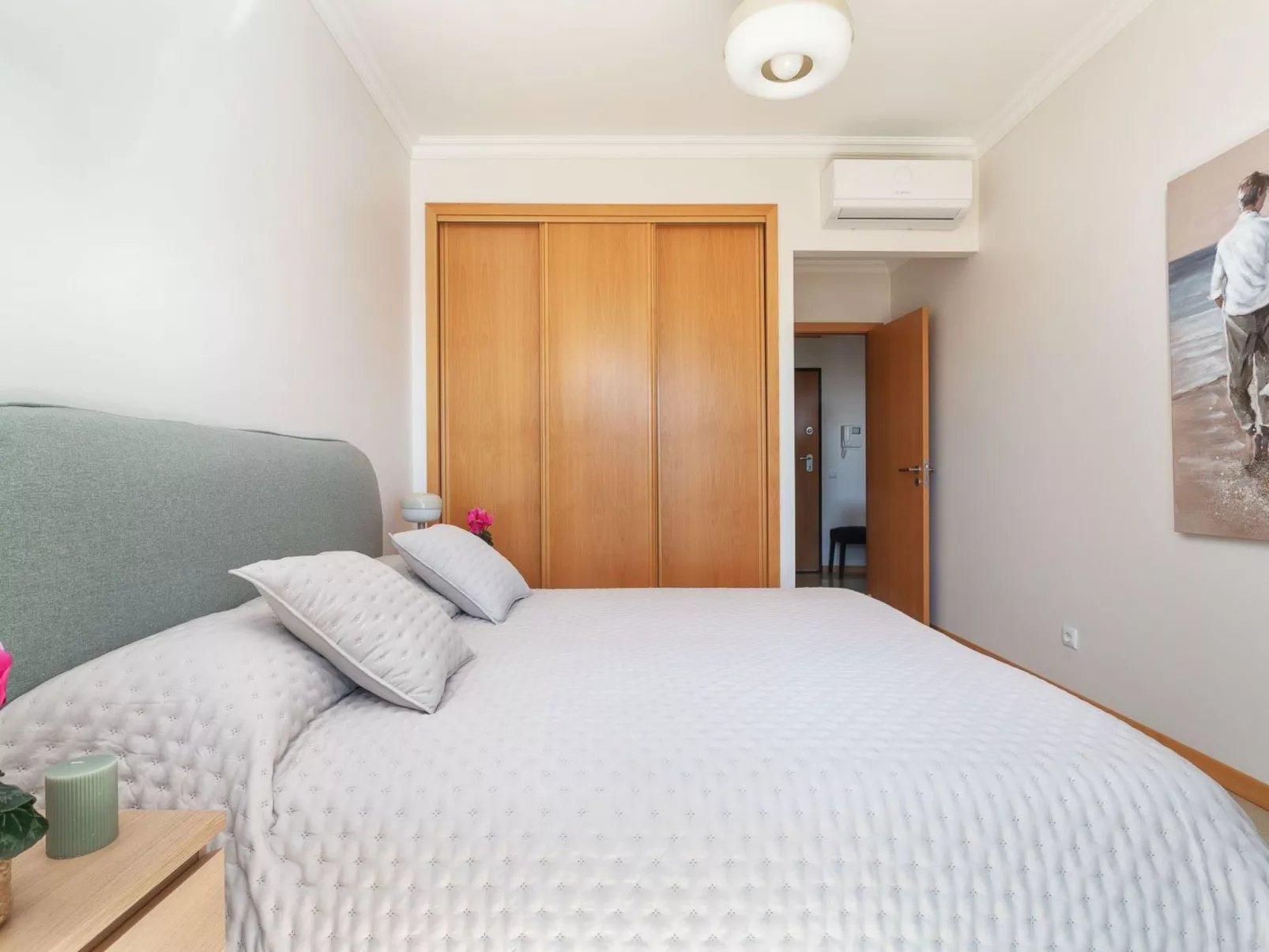 "Elena 2" mit Blick auf das Wasser - Image-tags.info