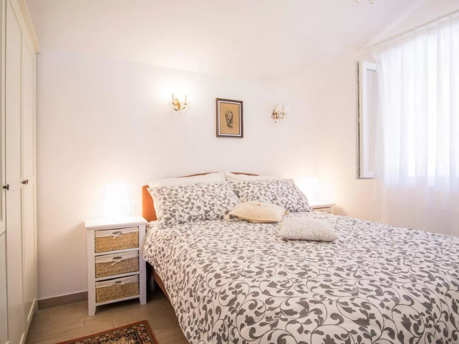 "Mela" mit Blick auf das Wasser - Image-tags.info