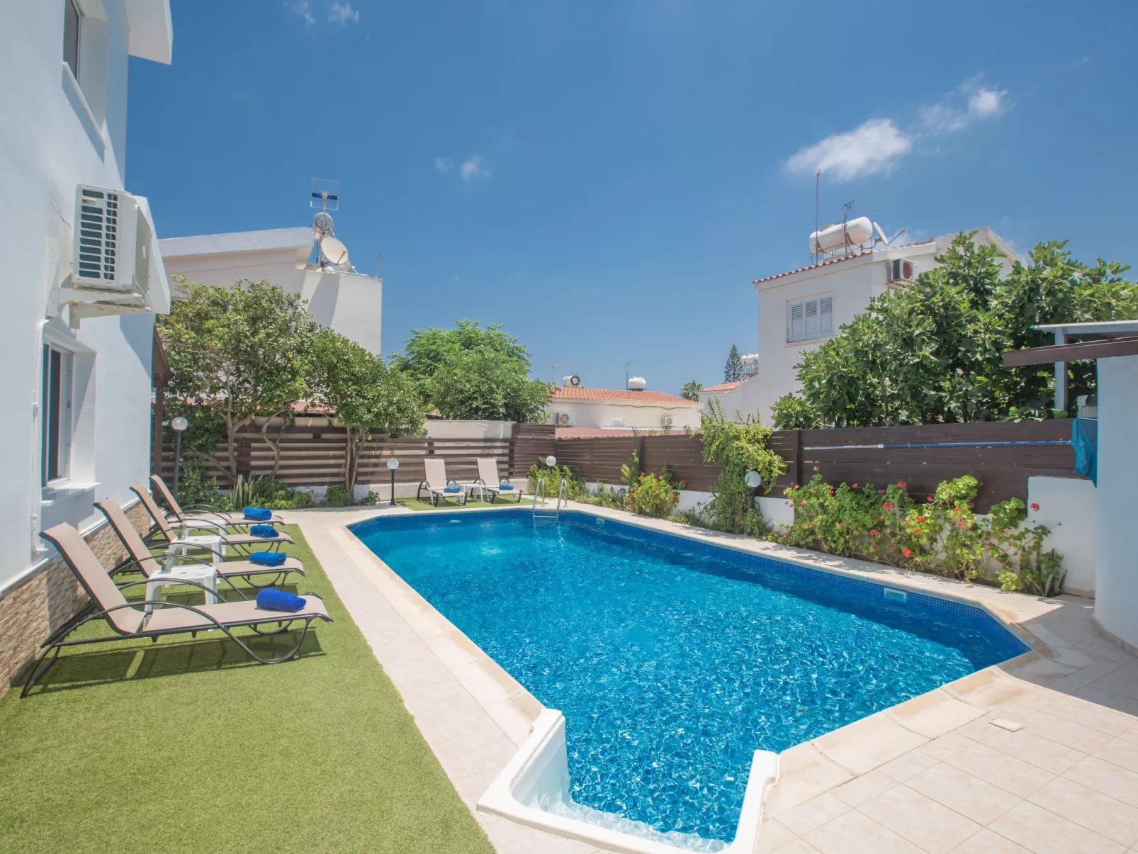 Geräumige Villa mit 3 Schlafzimmern und Pool in Protaras - Buiten