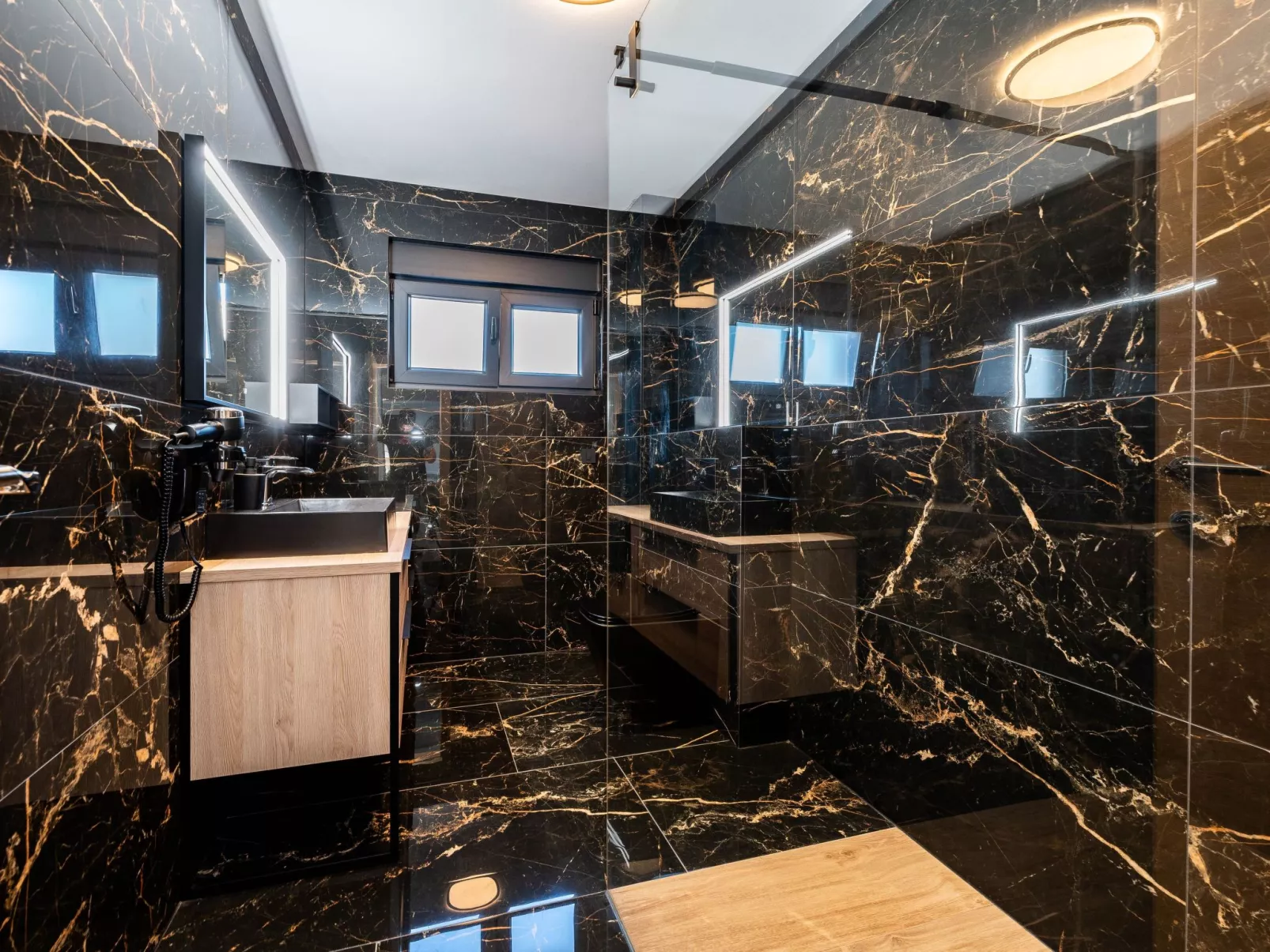 Royal 1 - Image-tags.info