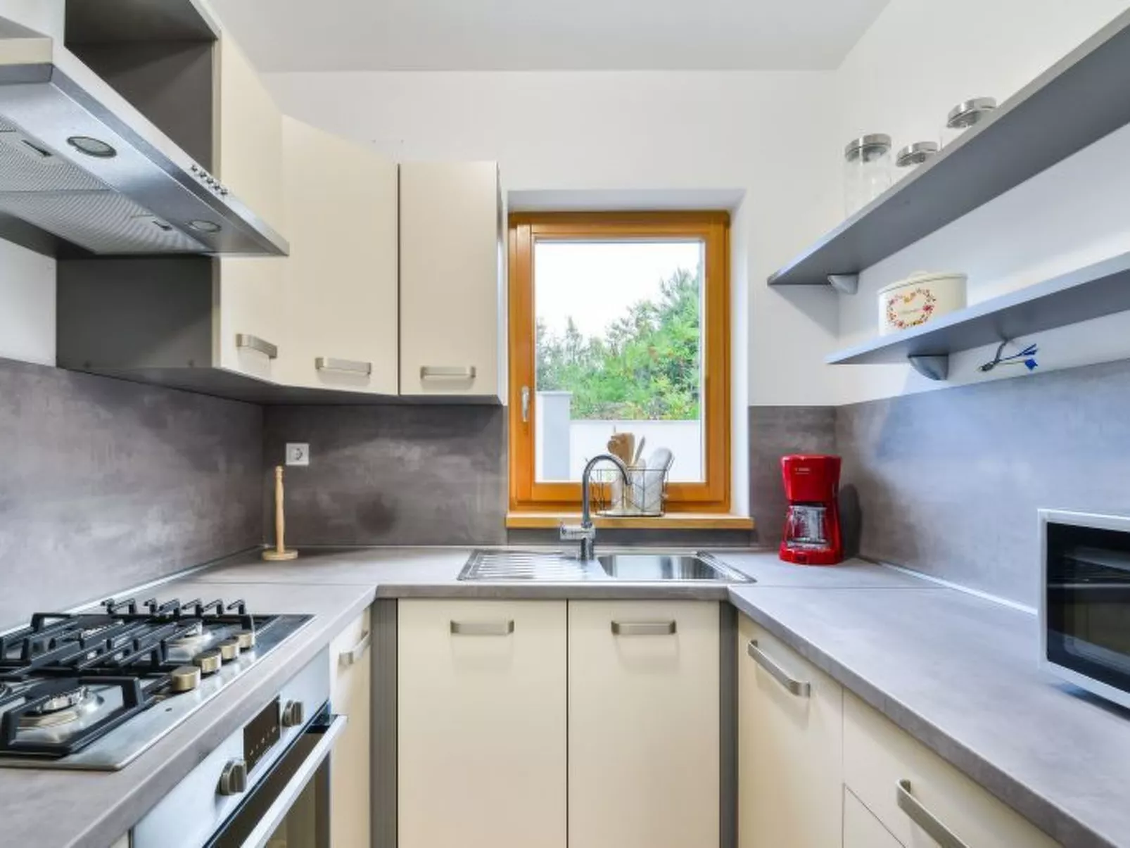 Vila Megy -  ID 2209 - Image-tags.info