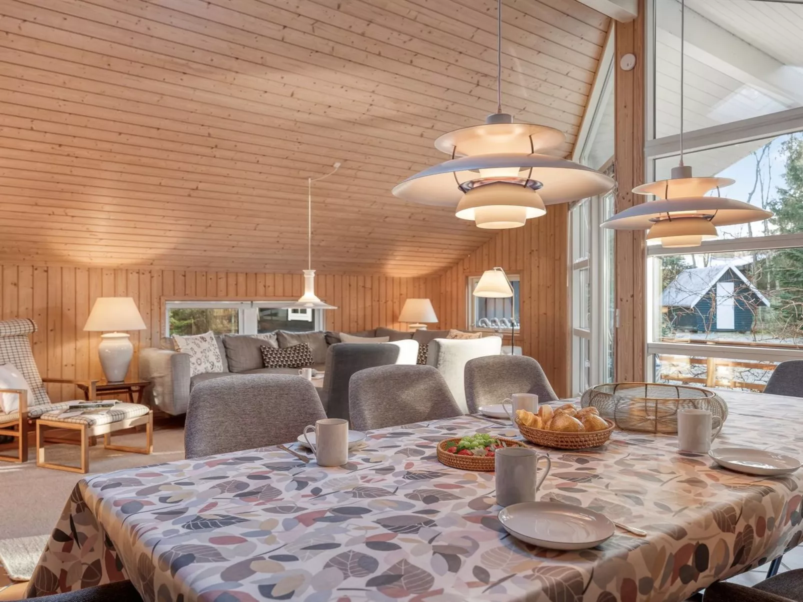 "Hollie" - 75m from the sea-Binnen