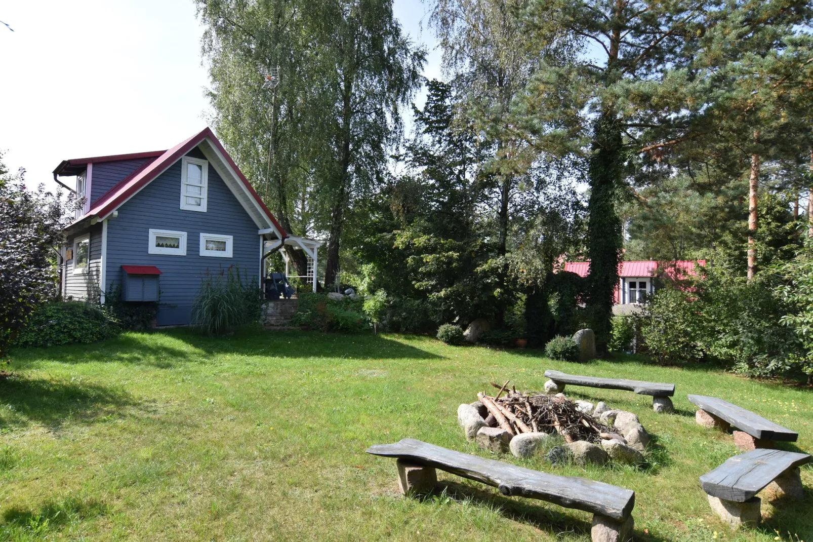 Domki wakacyjne MACIEJKA we Frydrychowie - Tuinen zomer