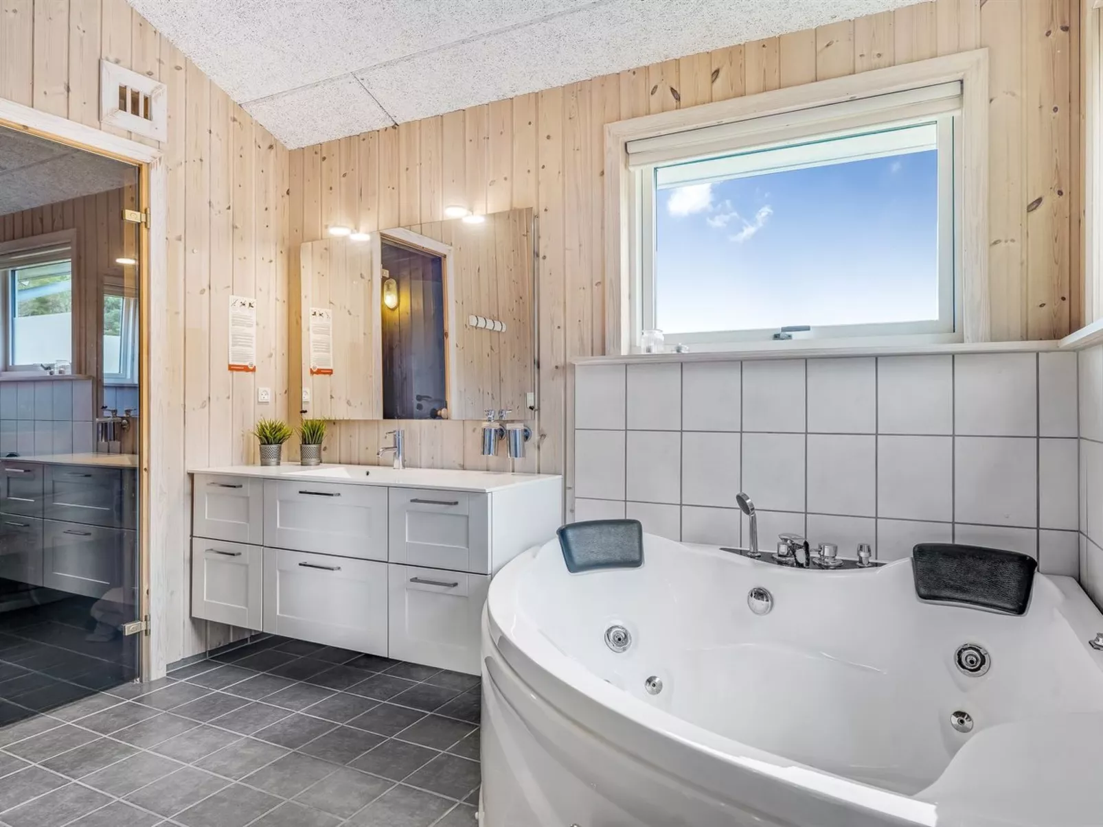 "Griselda" - 700m from the sea - Binnen